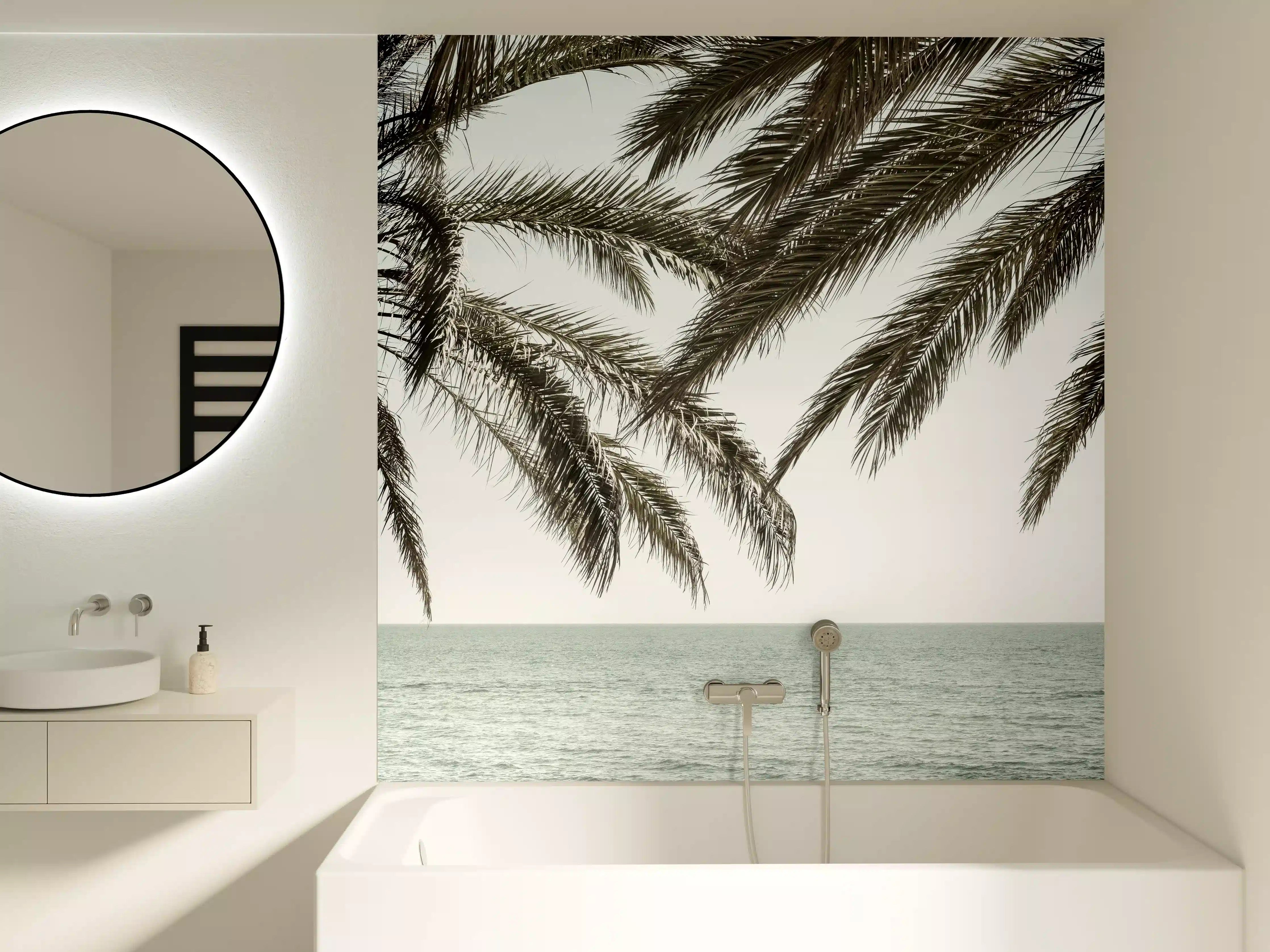 Badewannen-Rückwand - Entspannender Blick auf das Meer mit Palmen