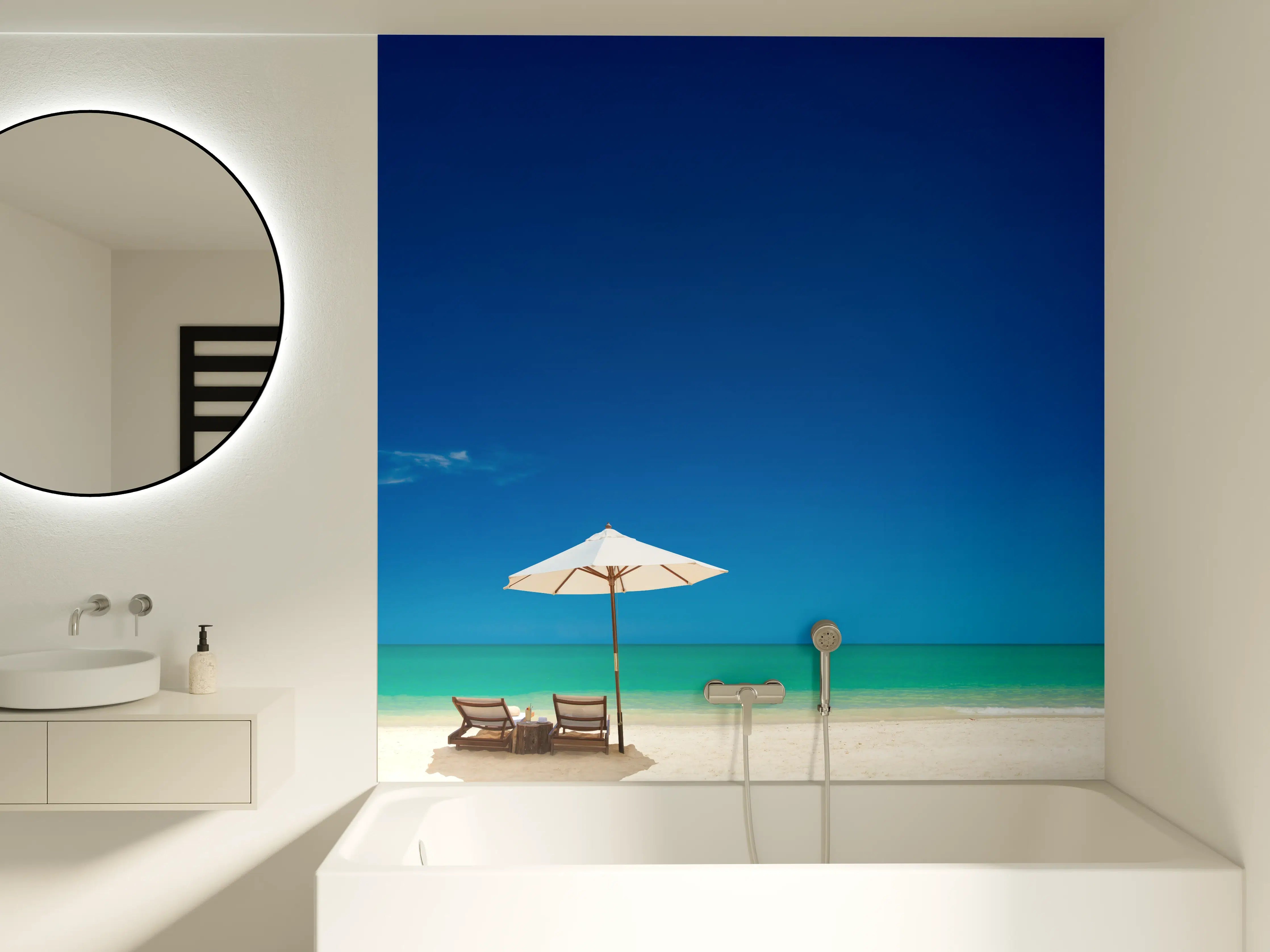 Badewannen-Rückwand - Entspannender Strand mit Sonnenschirm