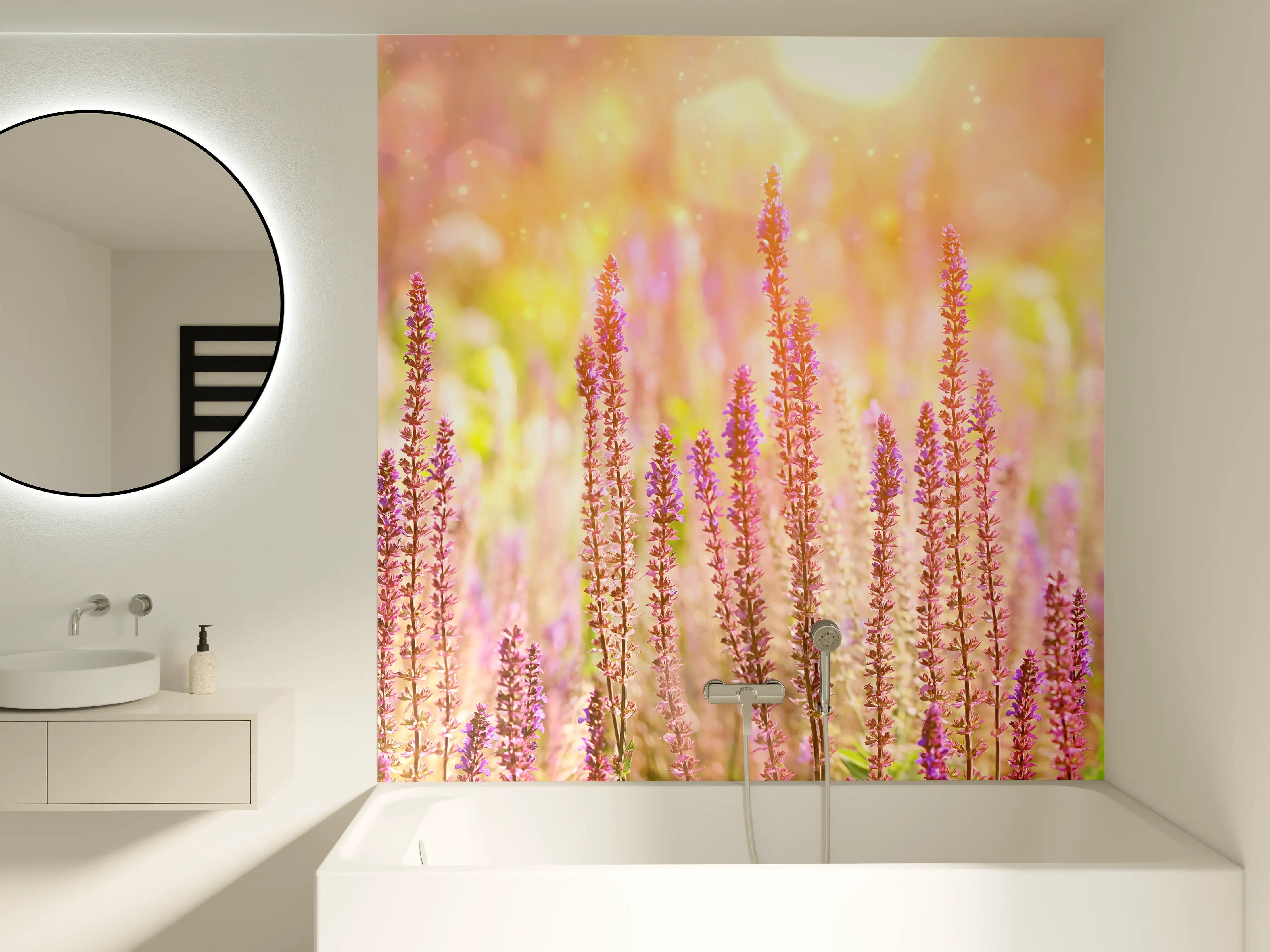 Badewannen-Rückwand - Farbenfrohe Blüten der Ziersalbei-Pflanzen