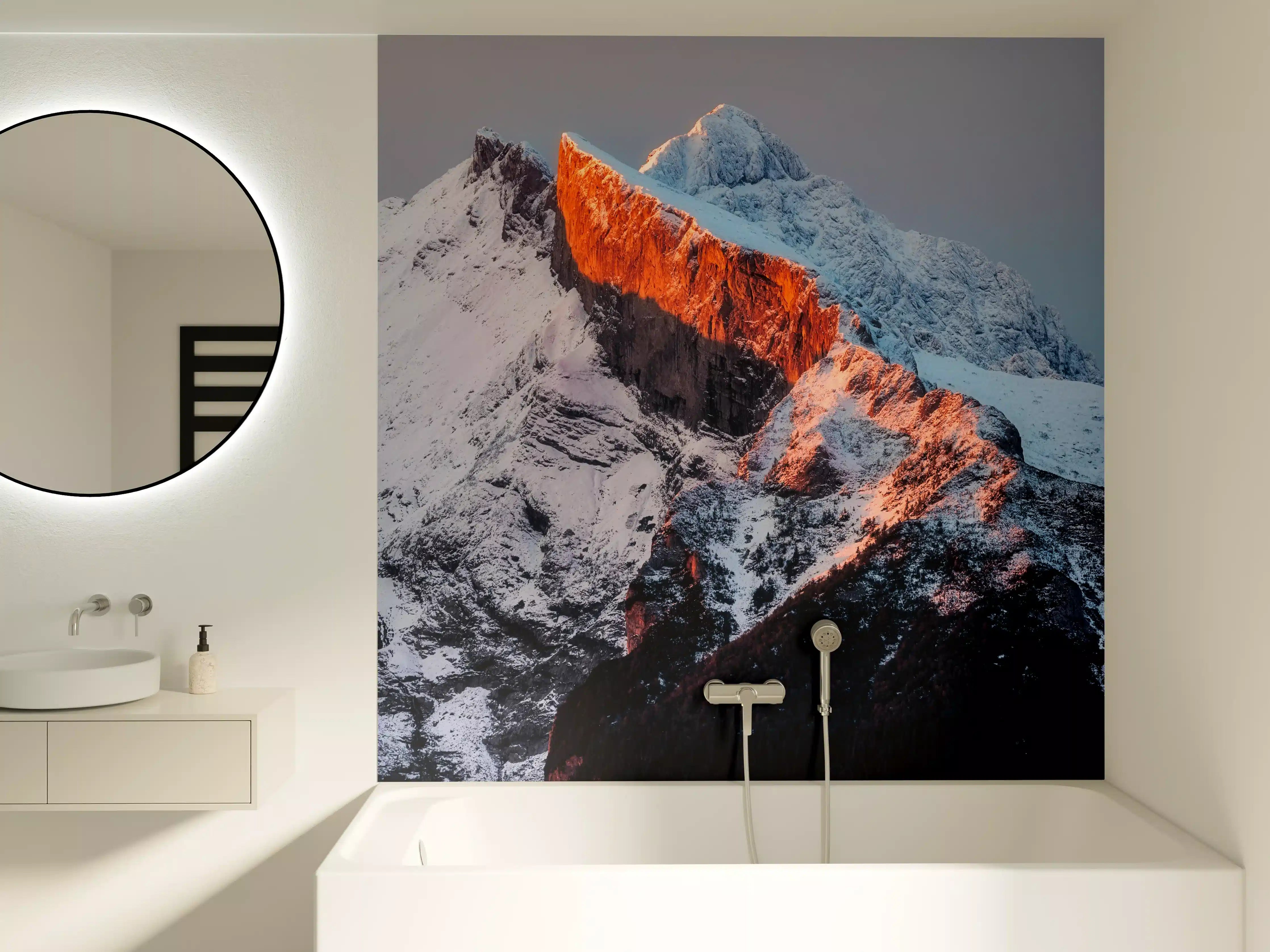 Badewannen-Rückwand - Frostiges Bergpanorama bei Sonnenaufgang