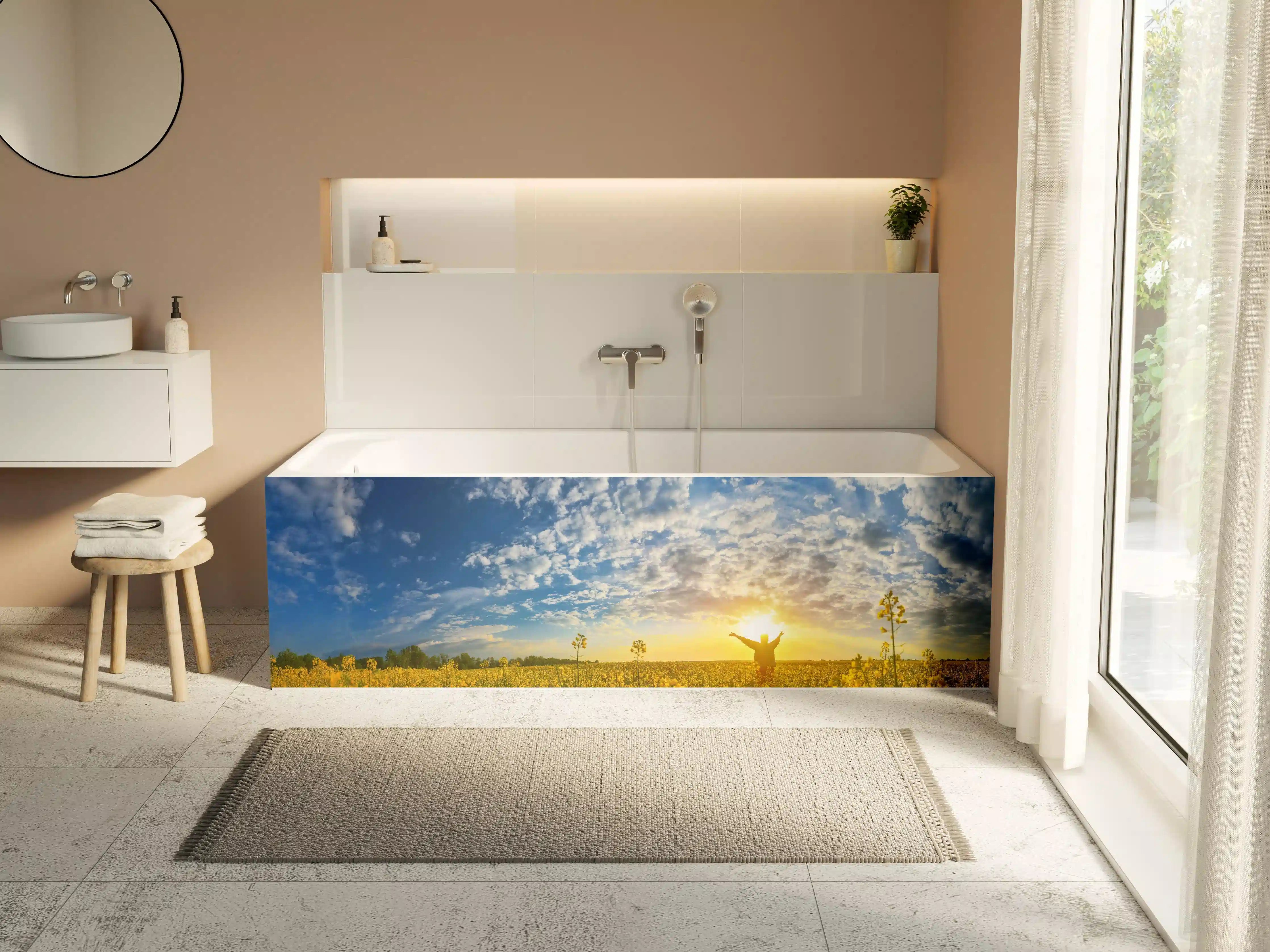 Badewannen-Rückwand - Gelbliches Blumenfeld am Morgen