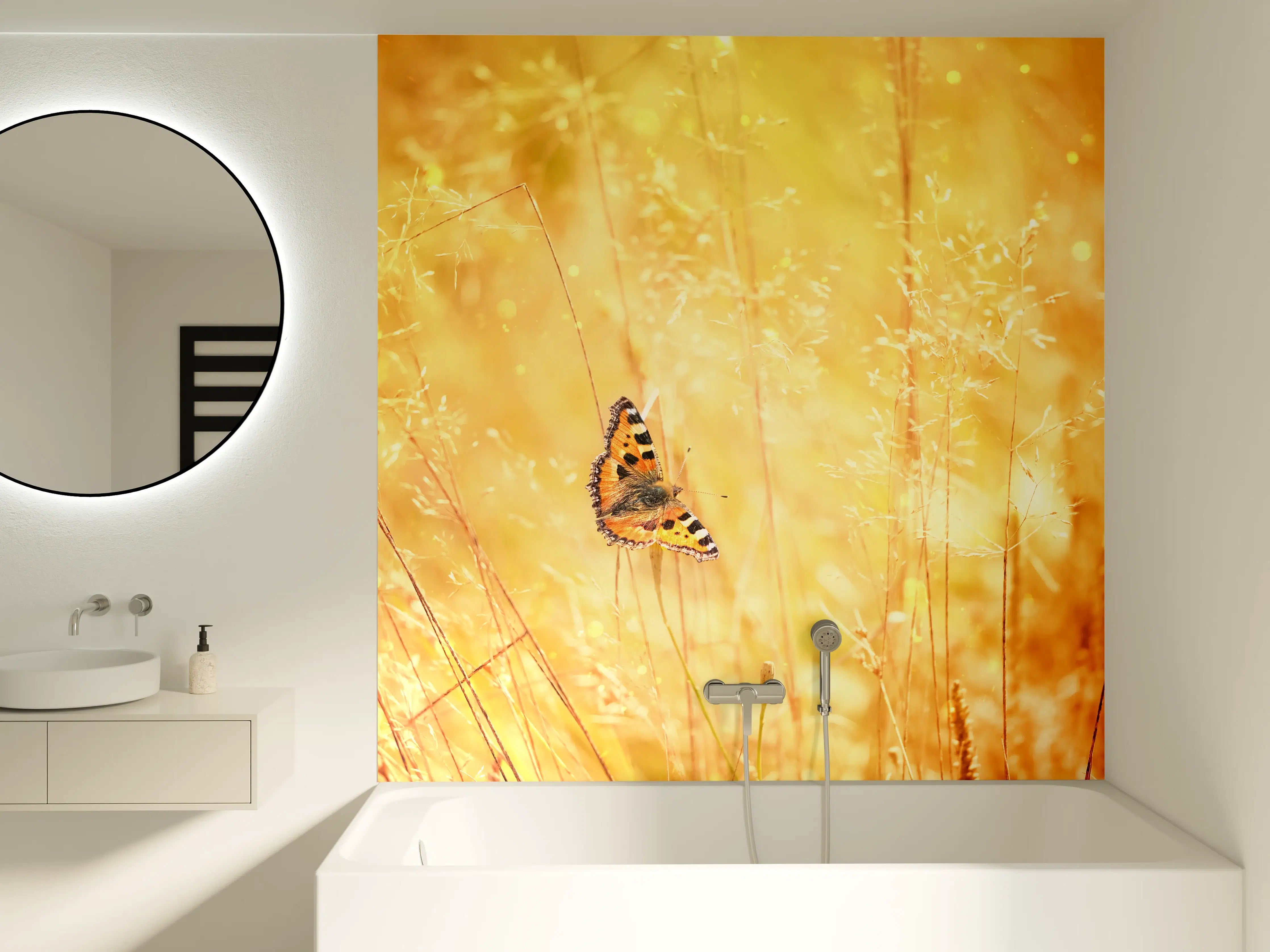Badewannen-Rückwand - Goldener Sonnenuntergang mit Schmetterling