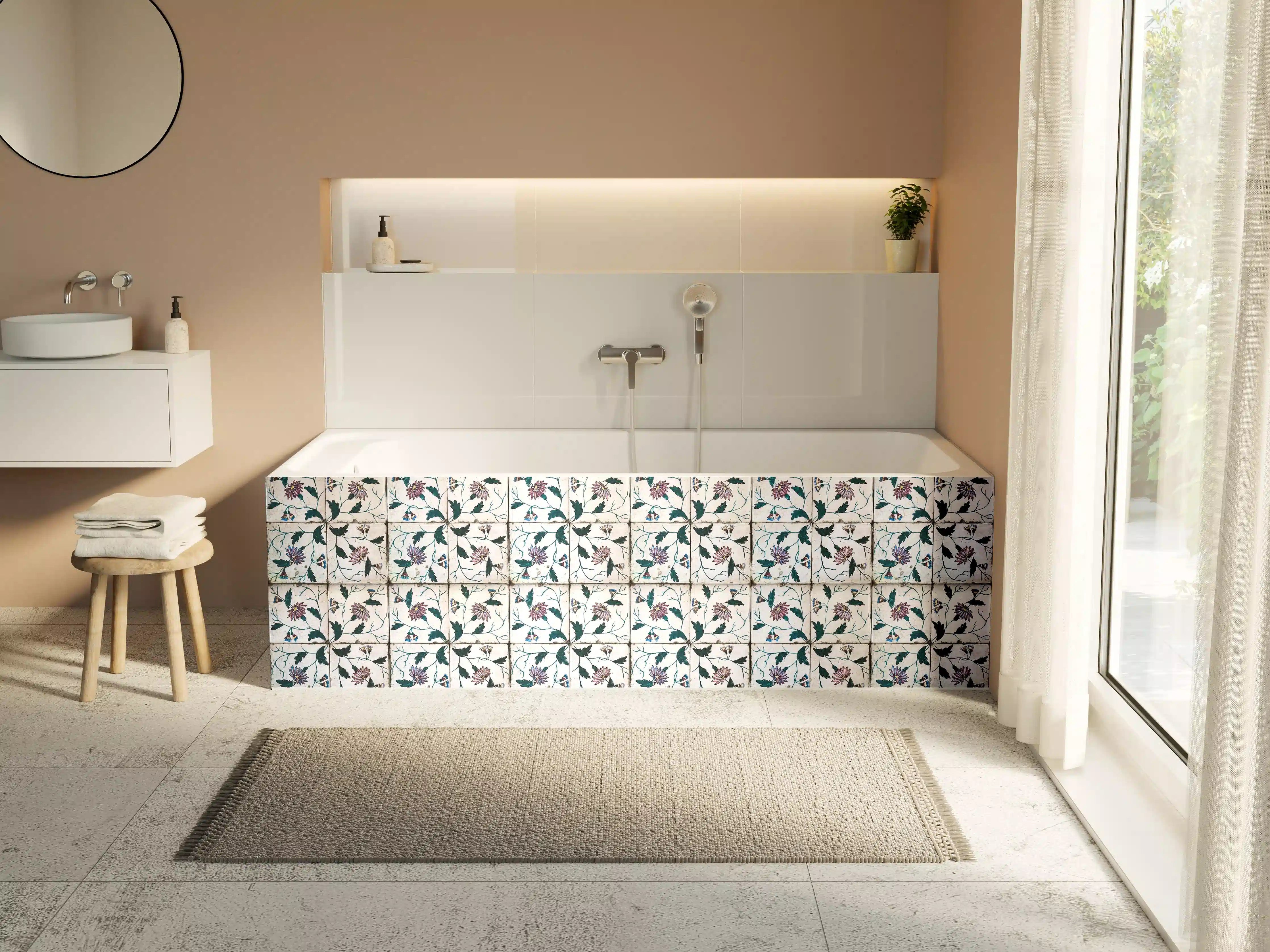 Badewannen-Rückwand - Graue Blätter im Blütenmeer