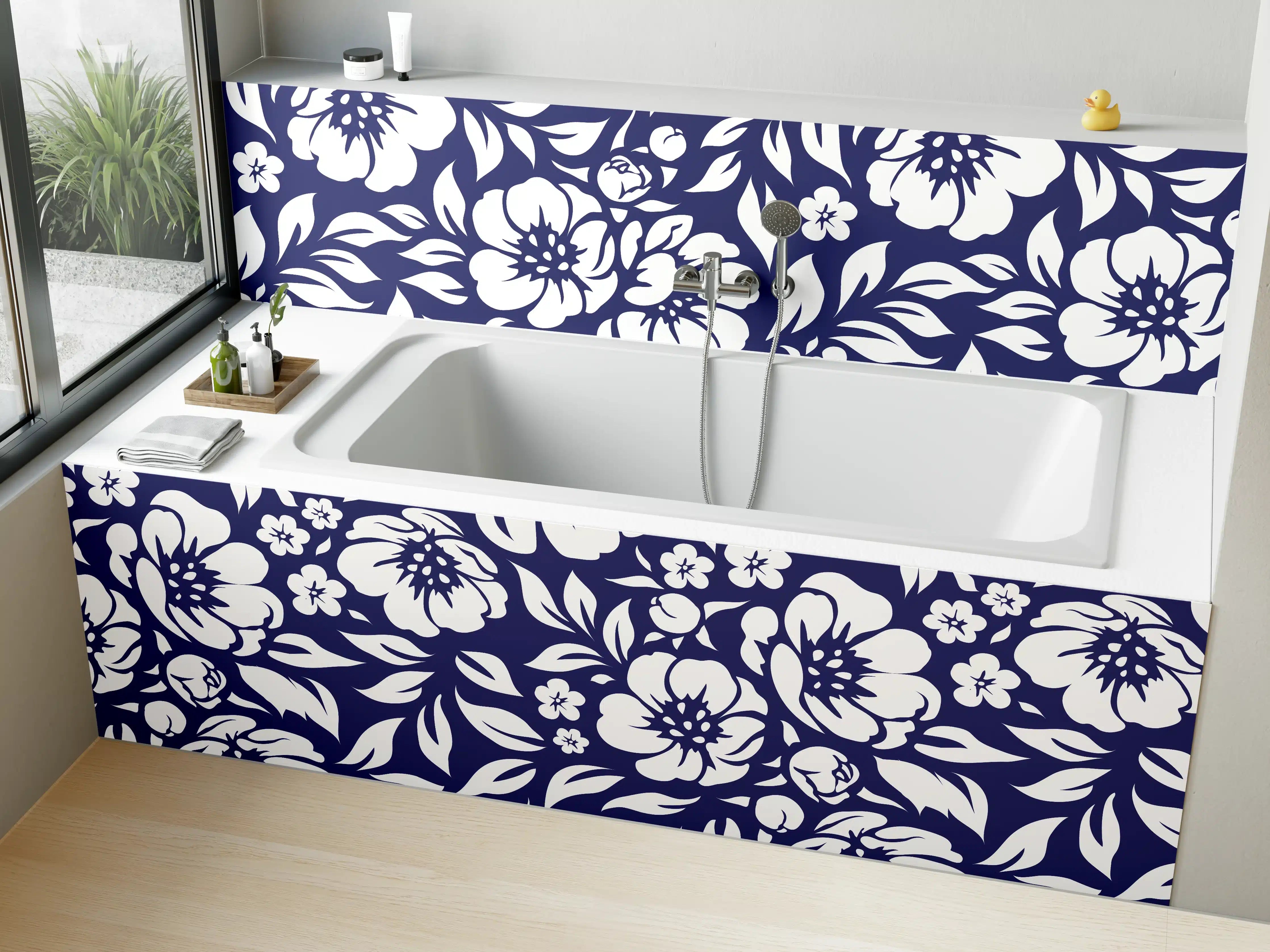 Badewannen-Rückwand - Graue Blumen in Blauweiß