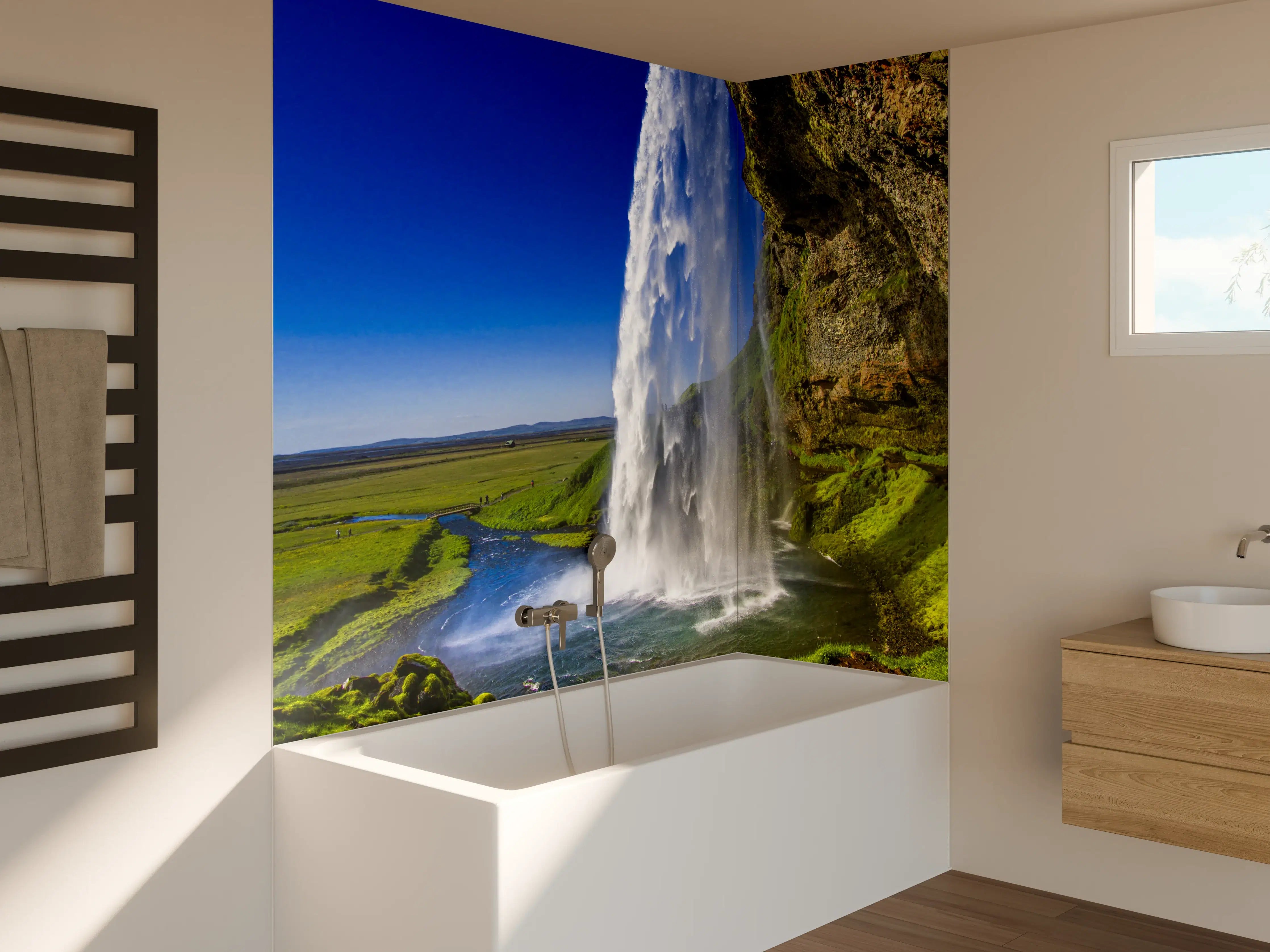 Badewannen-Rückwand - Grauer Wasserfall vor Grün