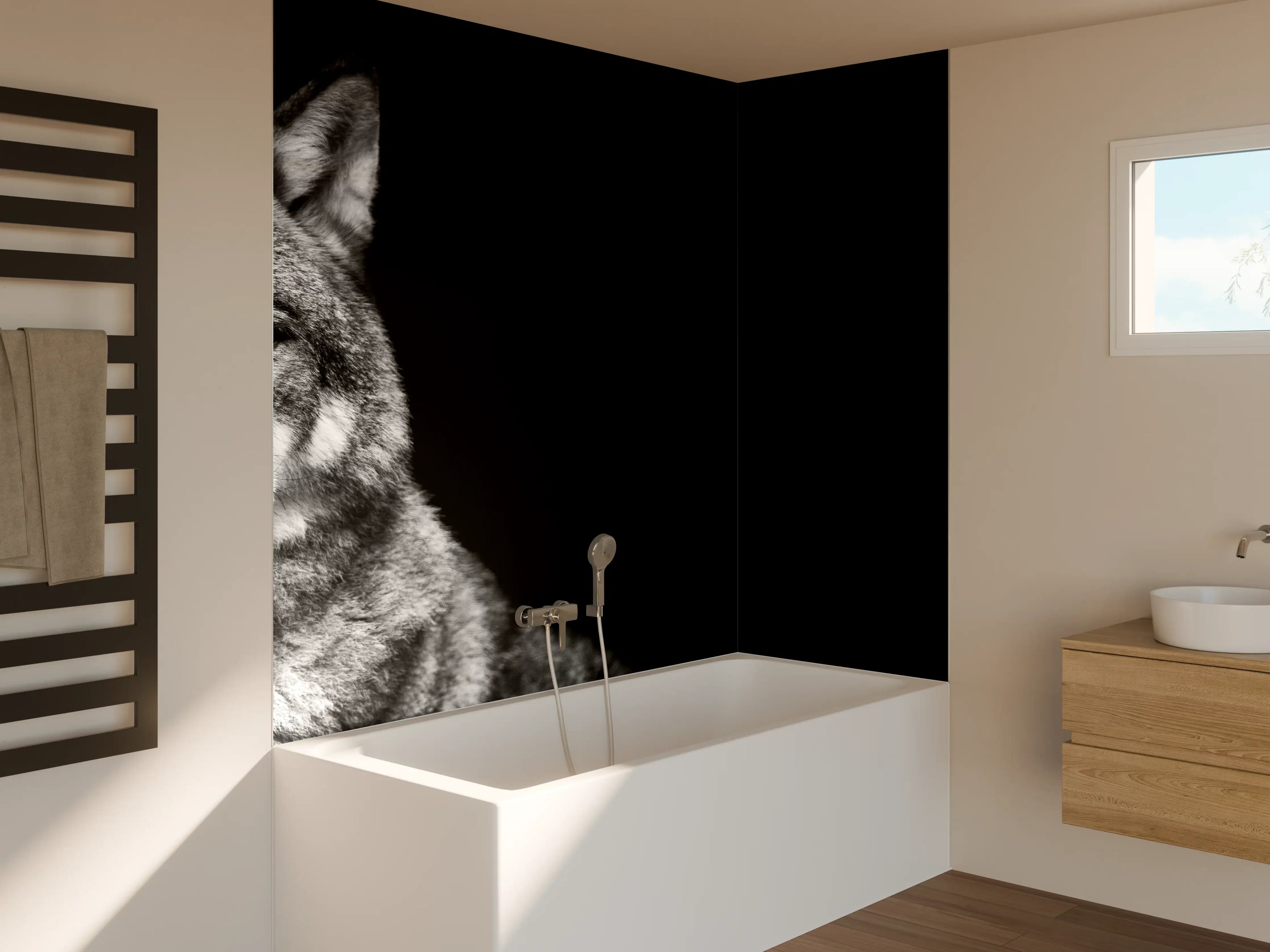 Badewannen-Rückwand - Grauer Wolf auf schwarzem Hintergrund