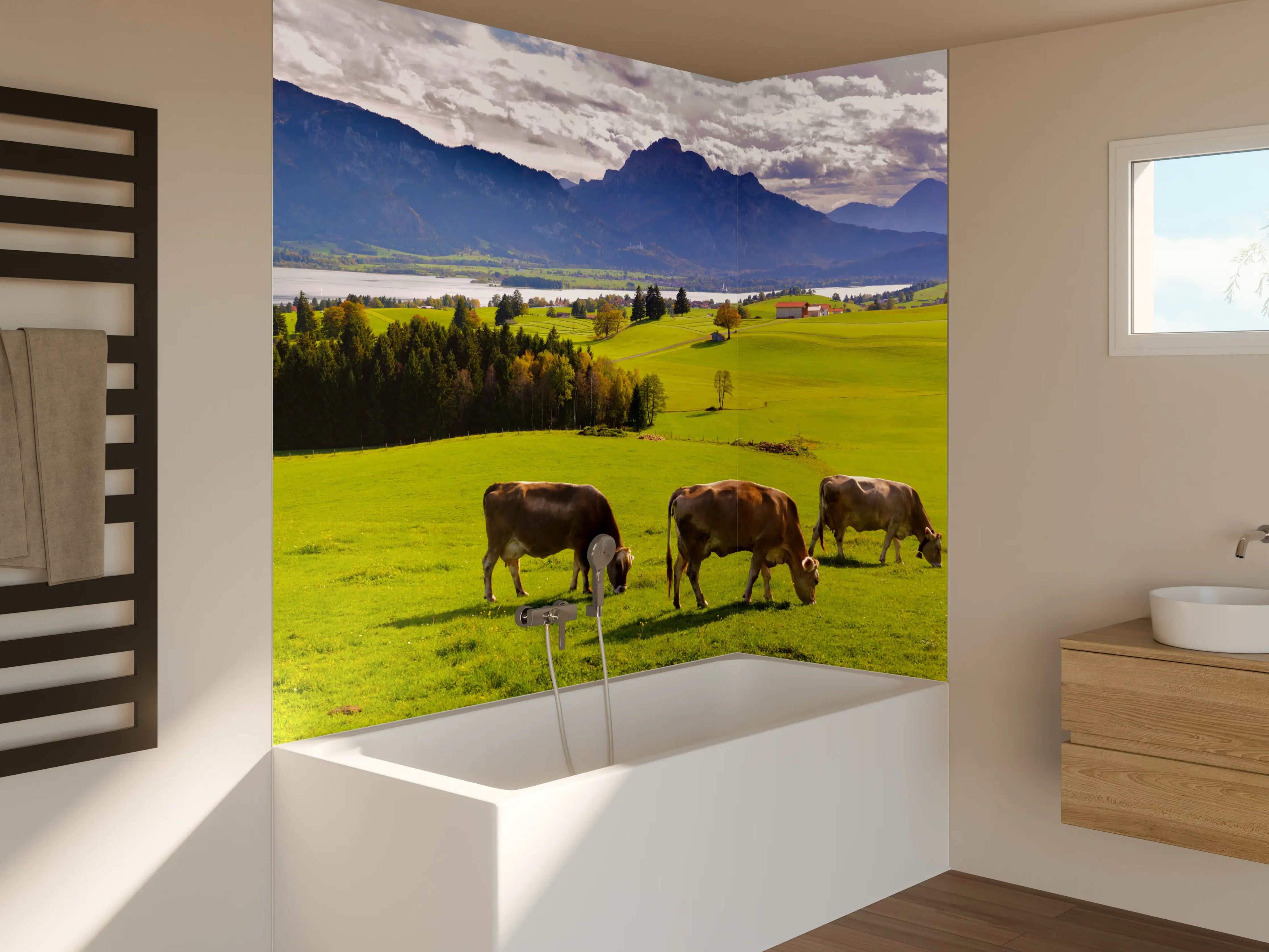 Badewannen-Rückwand - Grüne Bergwiese mit Kühen