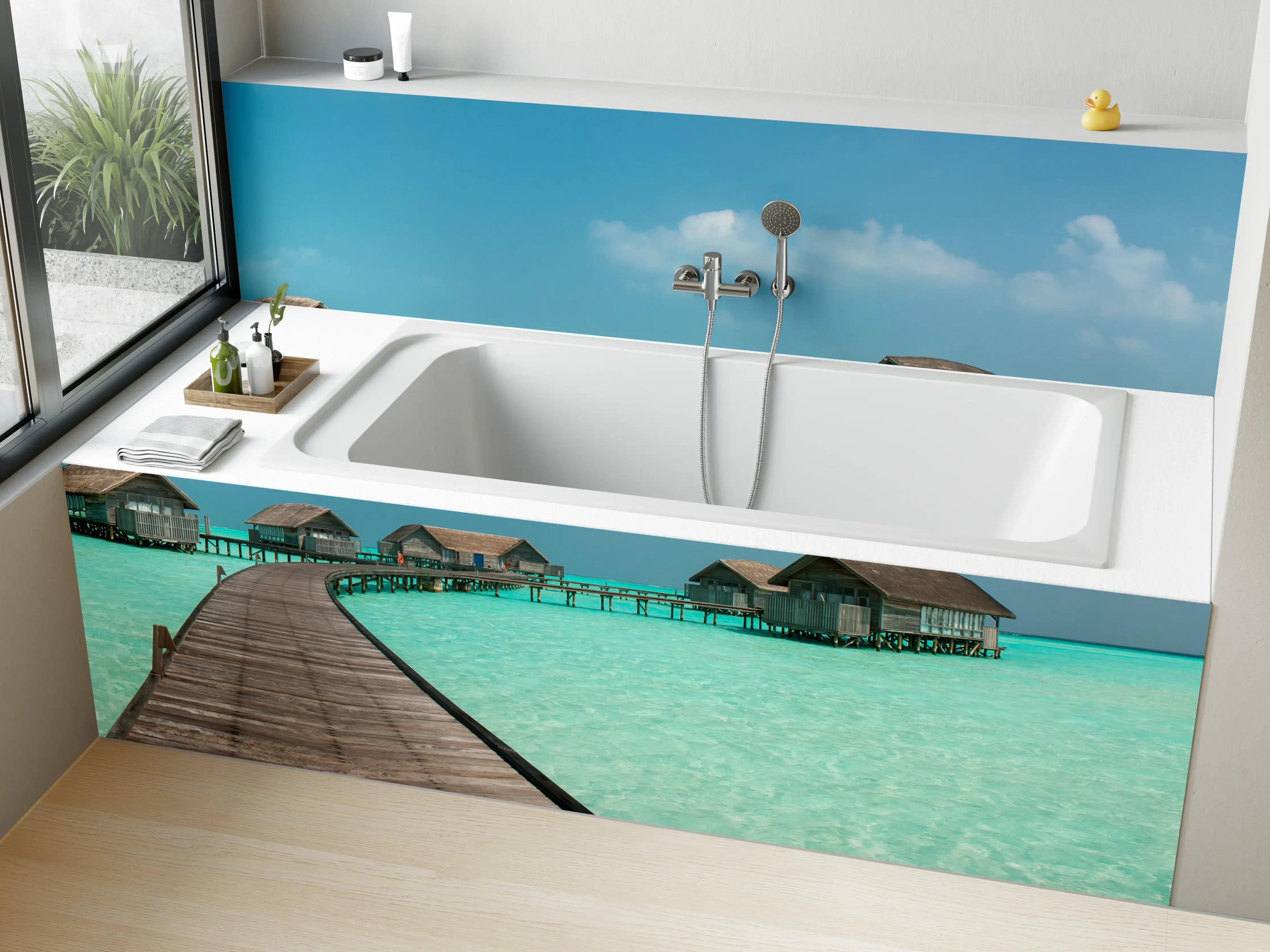 Badewannen-Rückwand - Heller Holzsteg über türkisfarbenes Wasser