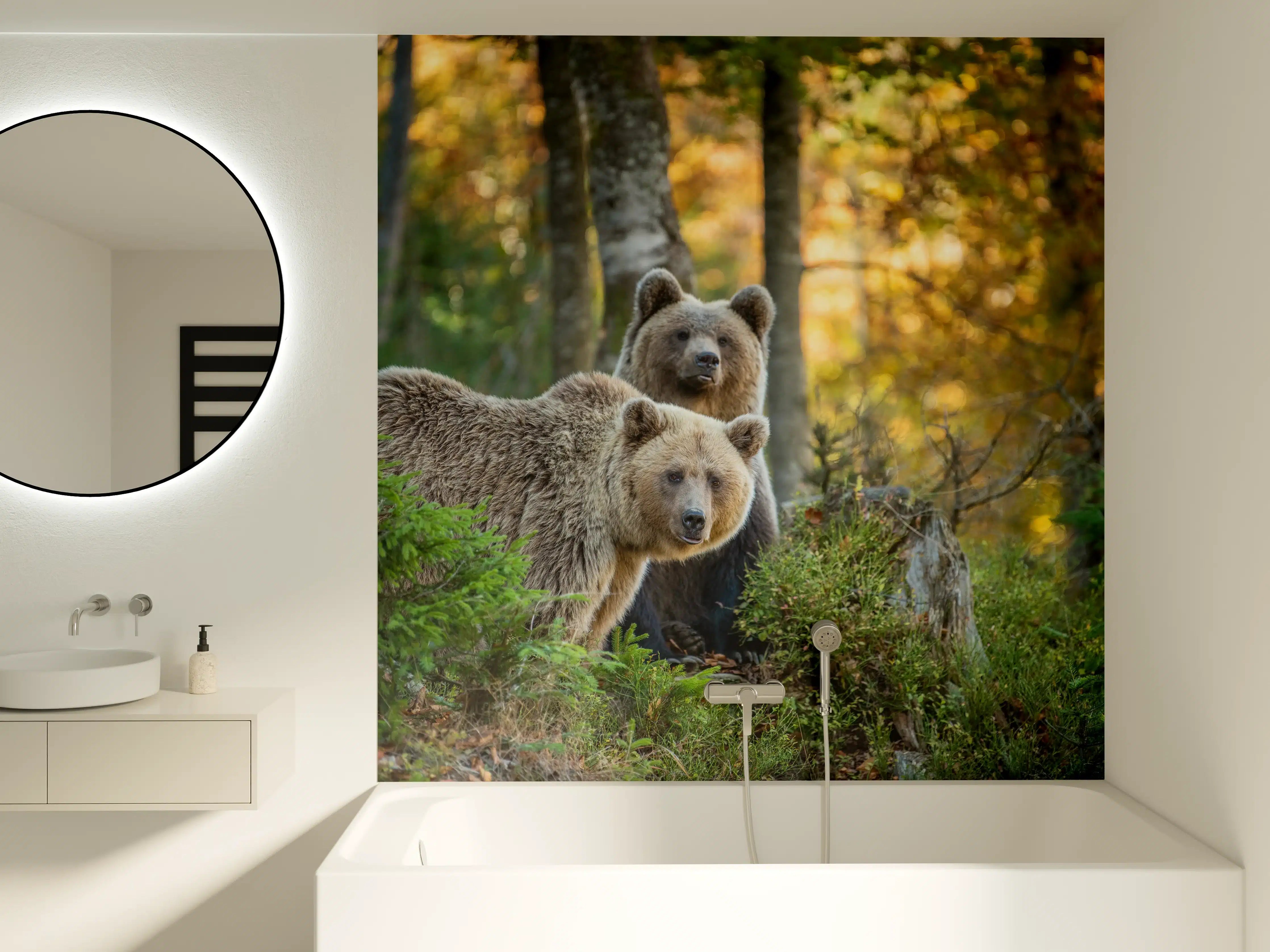 Badewannen-Rückwand - Herbstlicher Braunbär im Wald