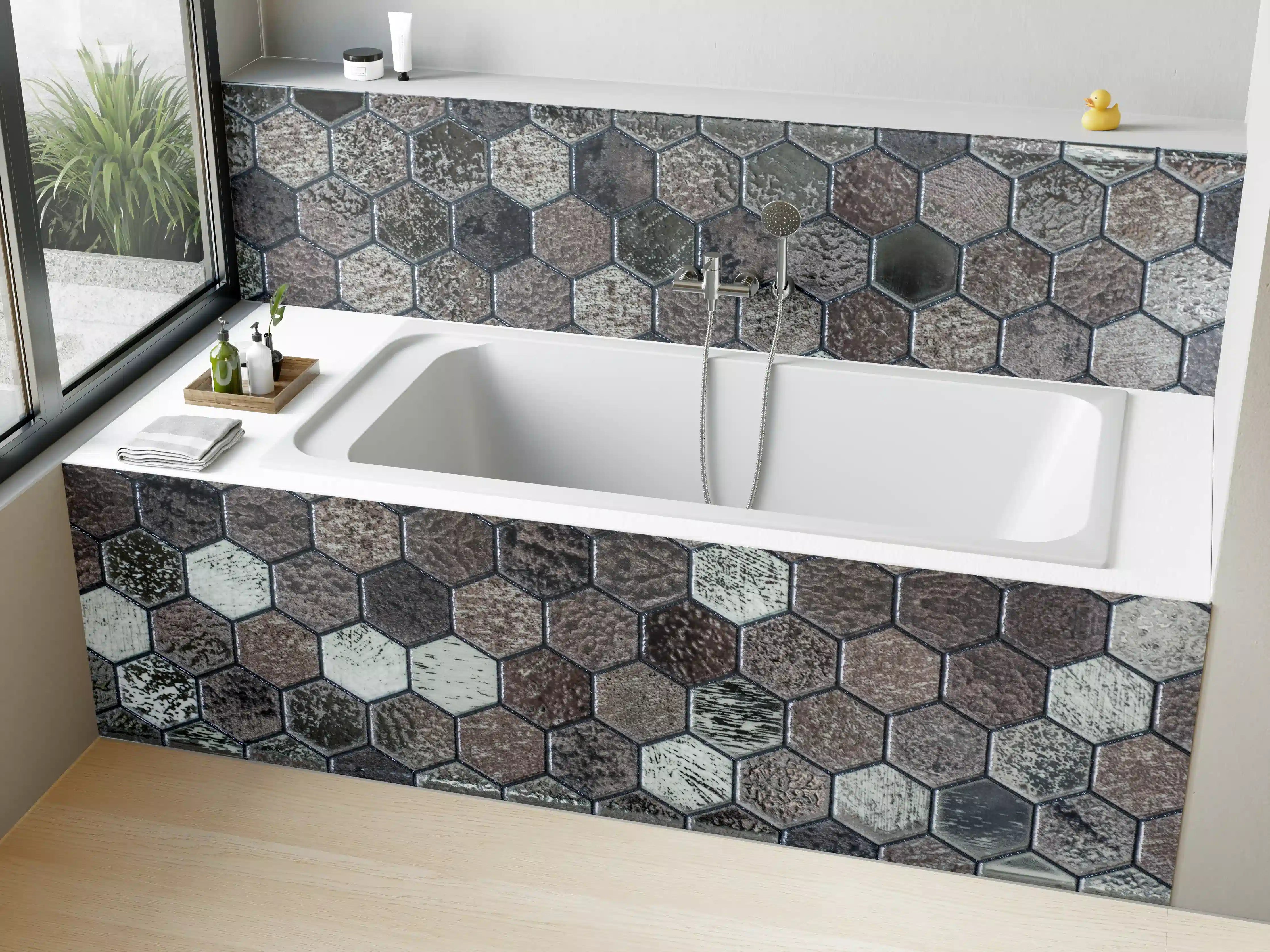 Badewannen-Rückwand - Hexagonale Fliesenmuster mit Naturstein-Optik