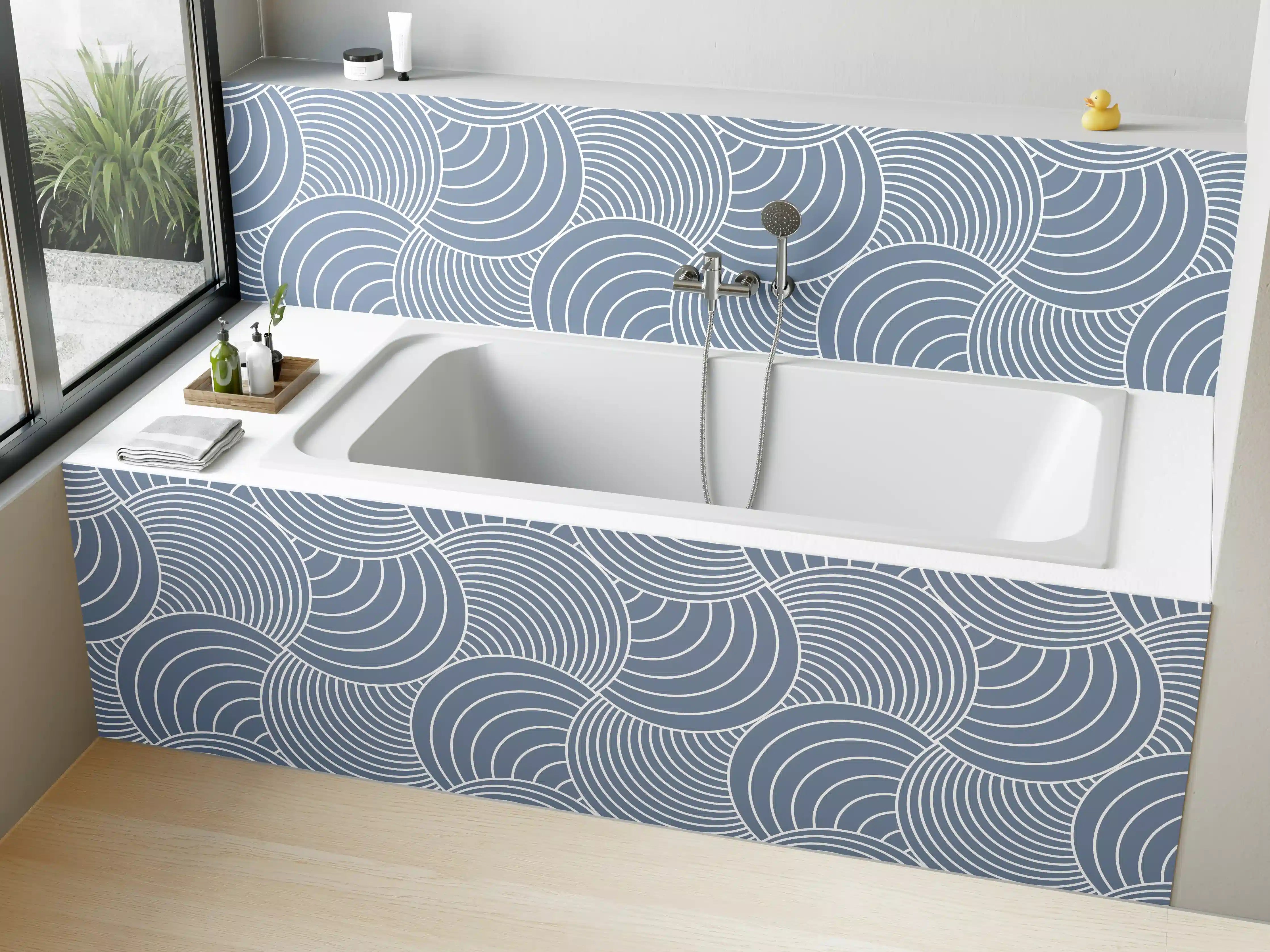 Badewannen-Rückwand - Himmelblaue geometrische Musterfliese