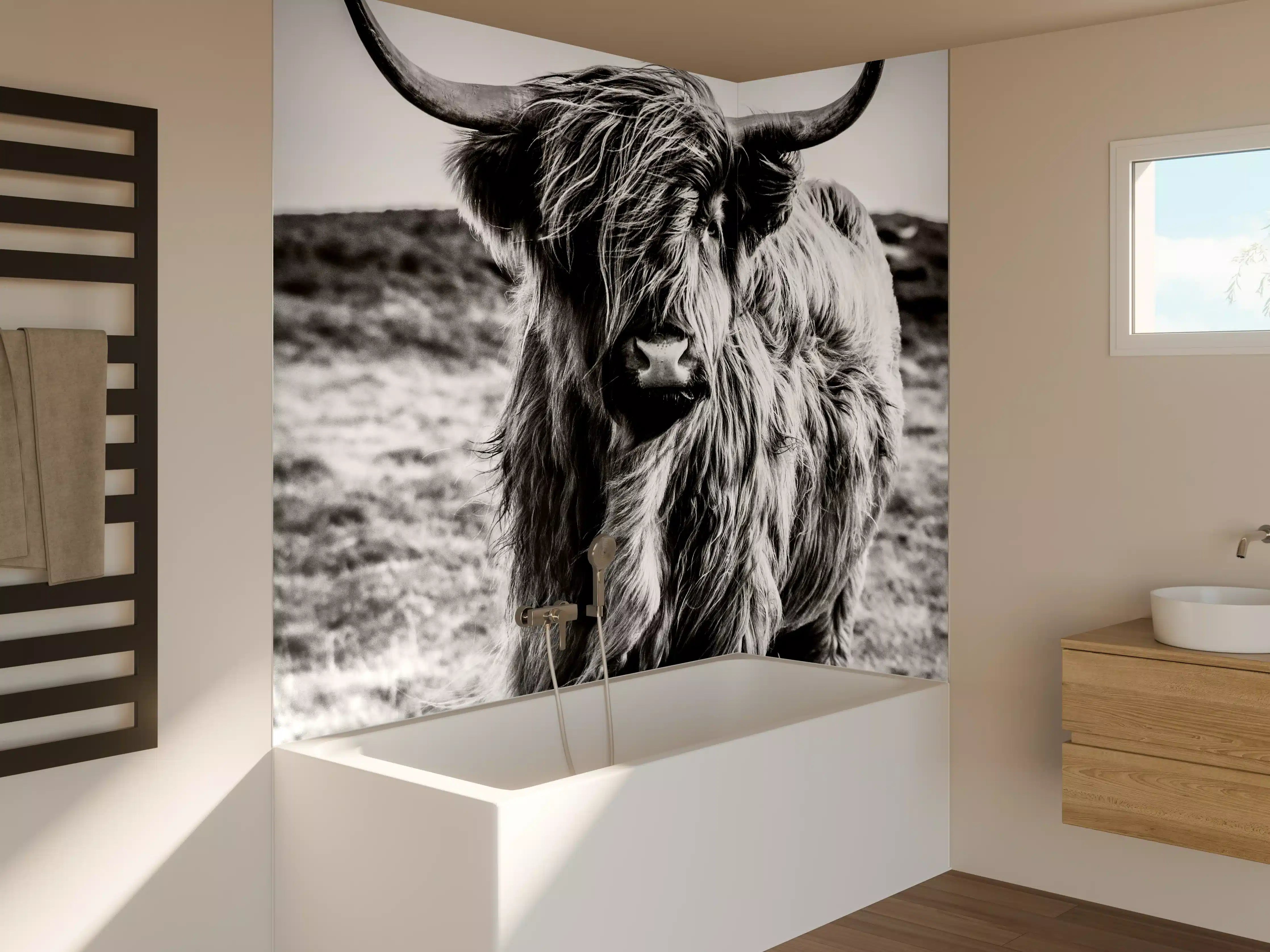 Badewannen-Rückwand - Hochlandkuh in Schwarz-weiß