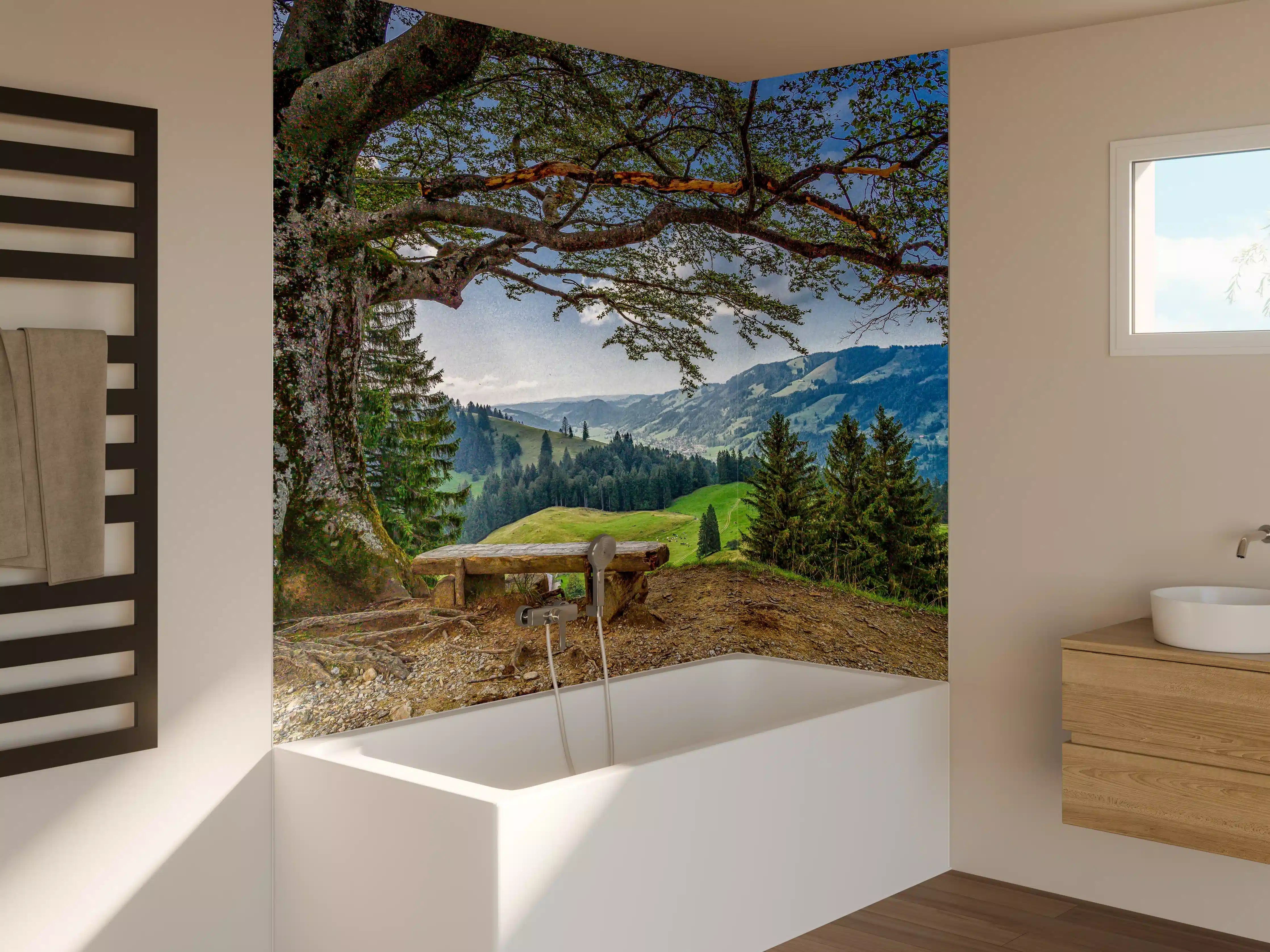 Badewannen-Rückwand - Idyllische Baum & Berglandschaft