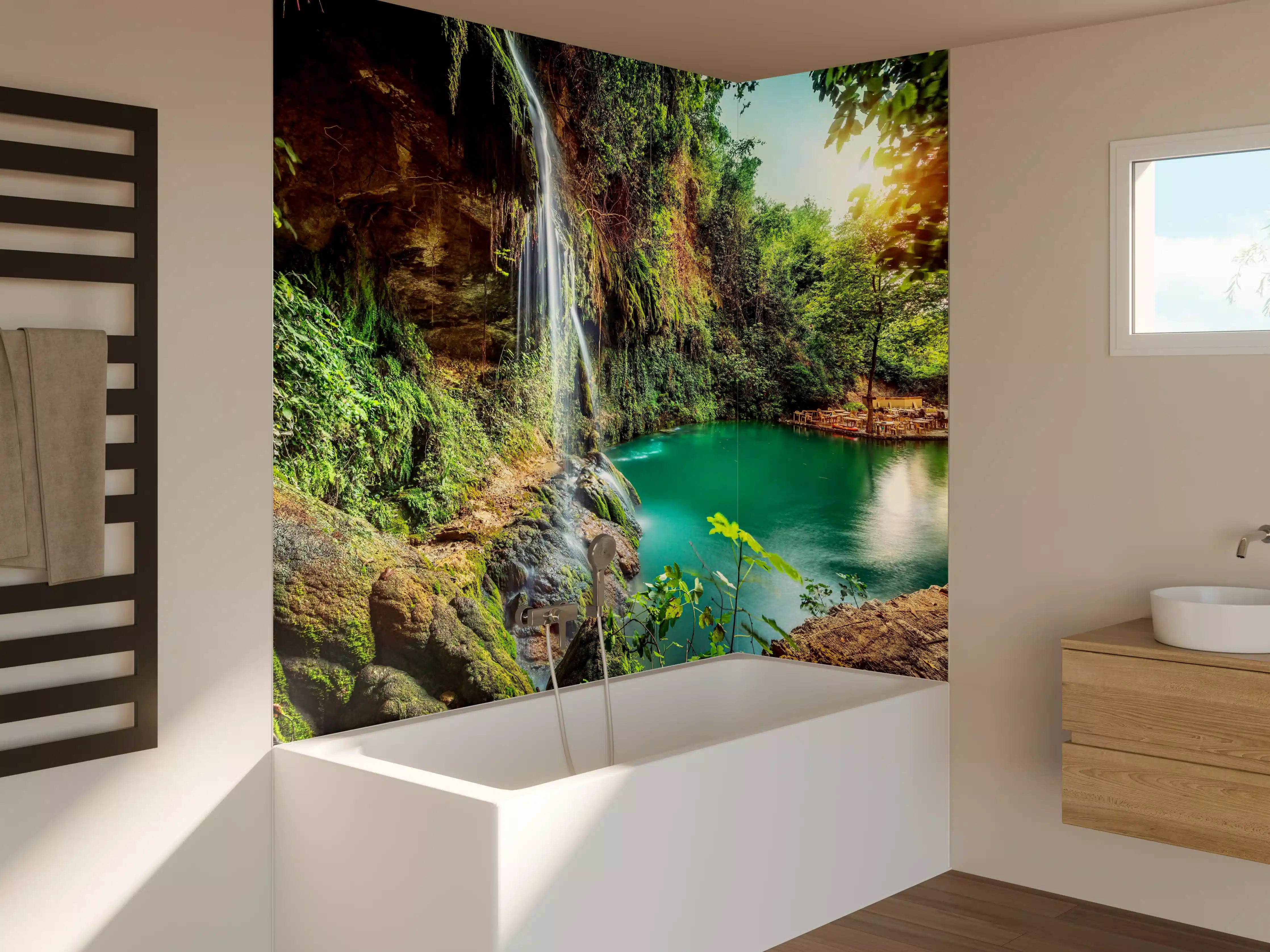 Badewannen-Rückwand - Kaskade mit klarem Bach im Libanon