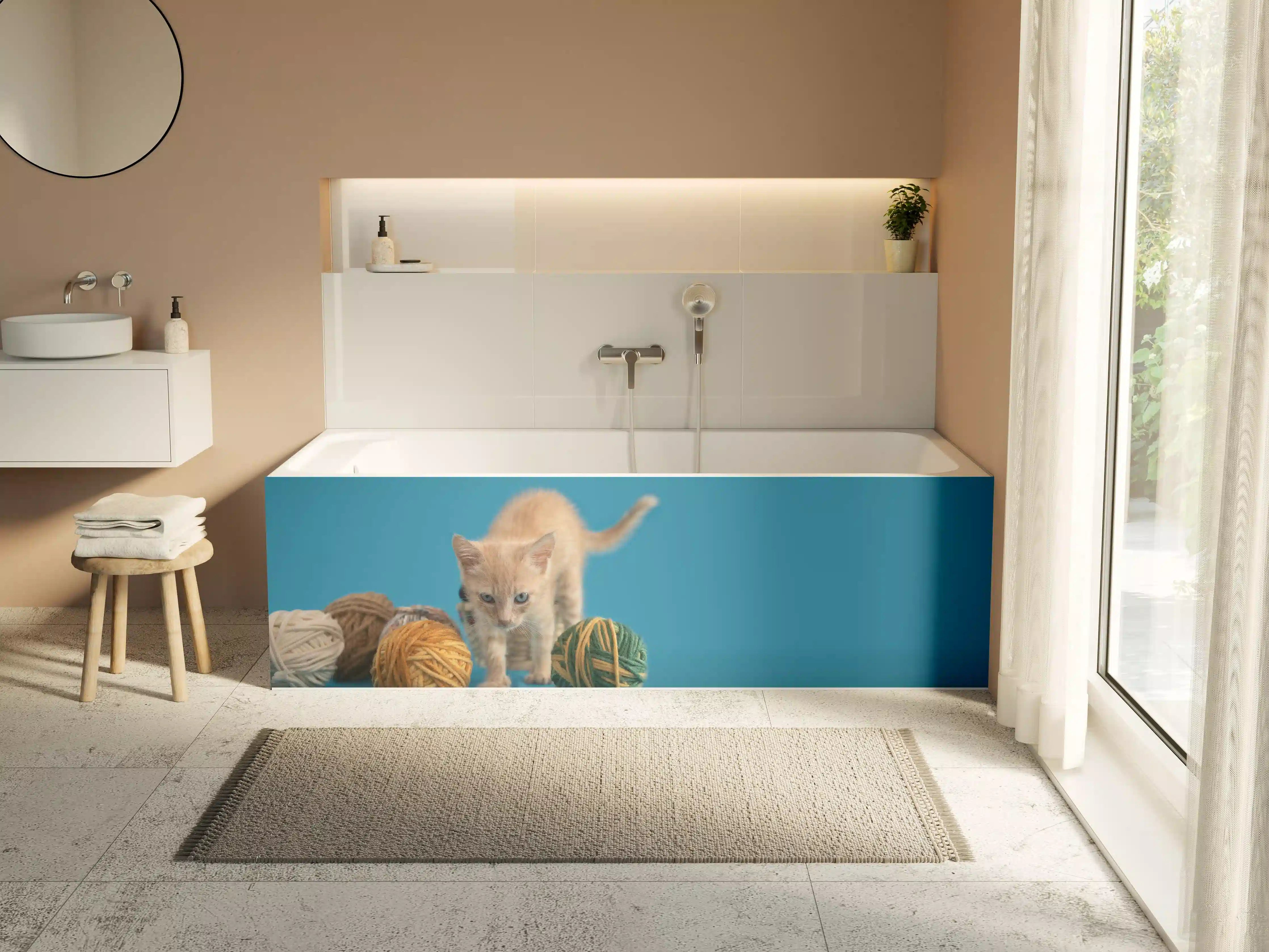 Badewannen-Rückwand - Katzenbaby spielt mit Wollknollen