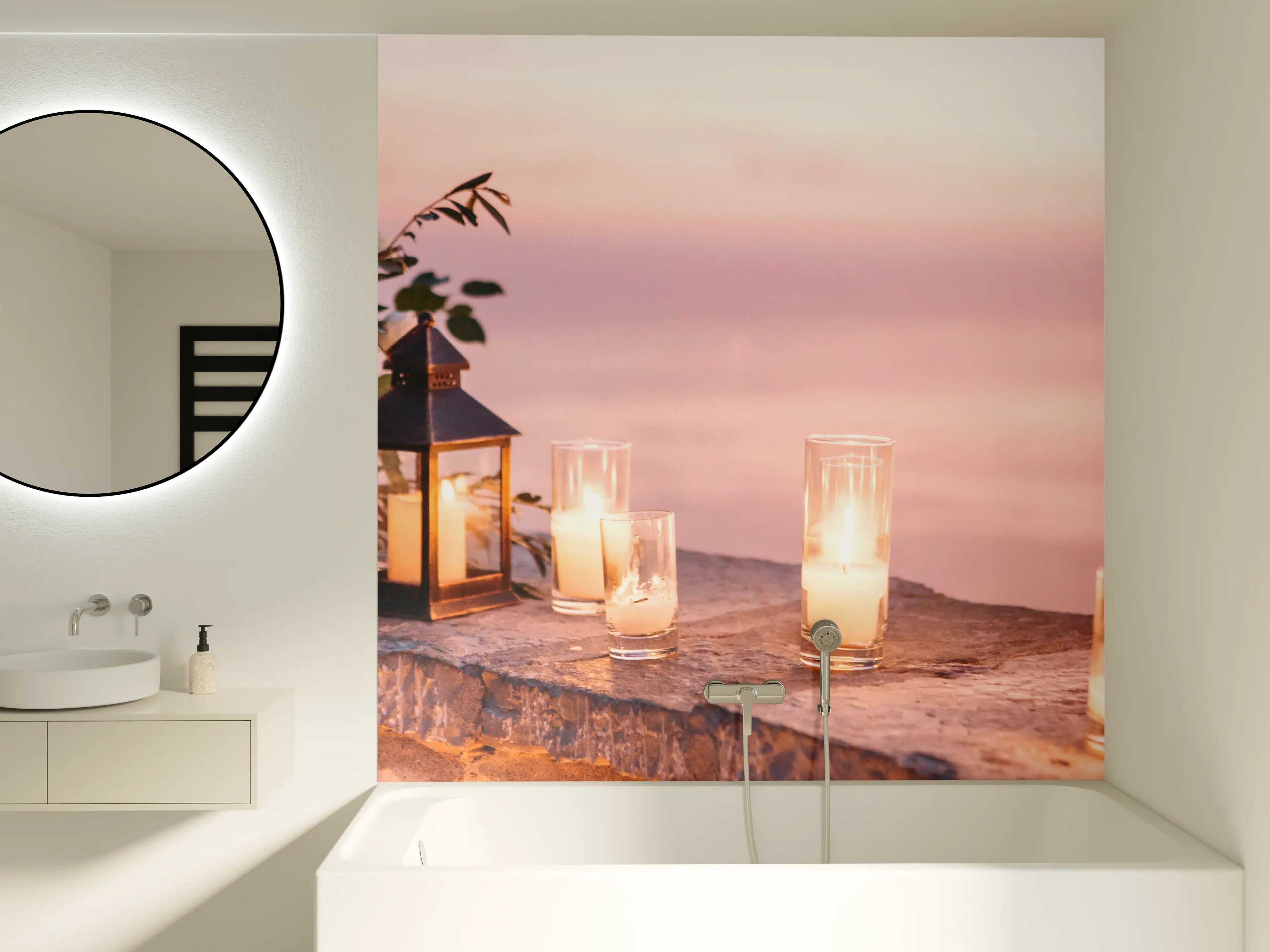 Badewannen-Rückwand - Kerzen und Blumen auf Steinmauer