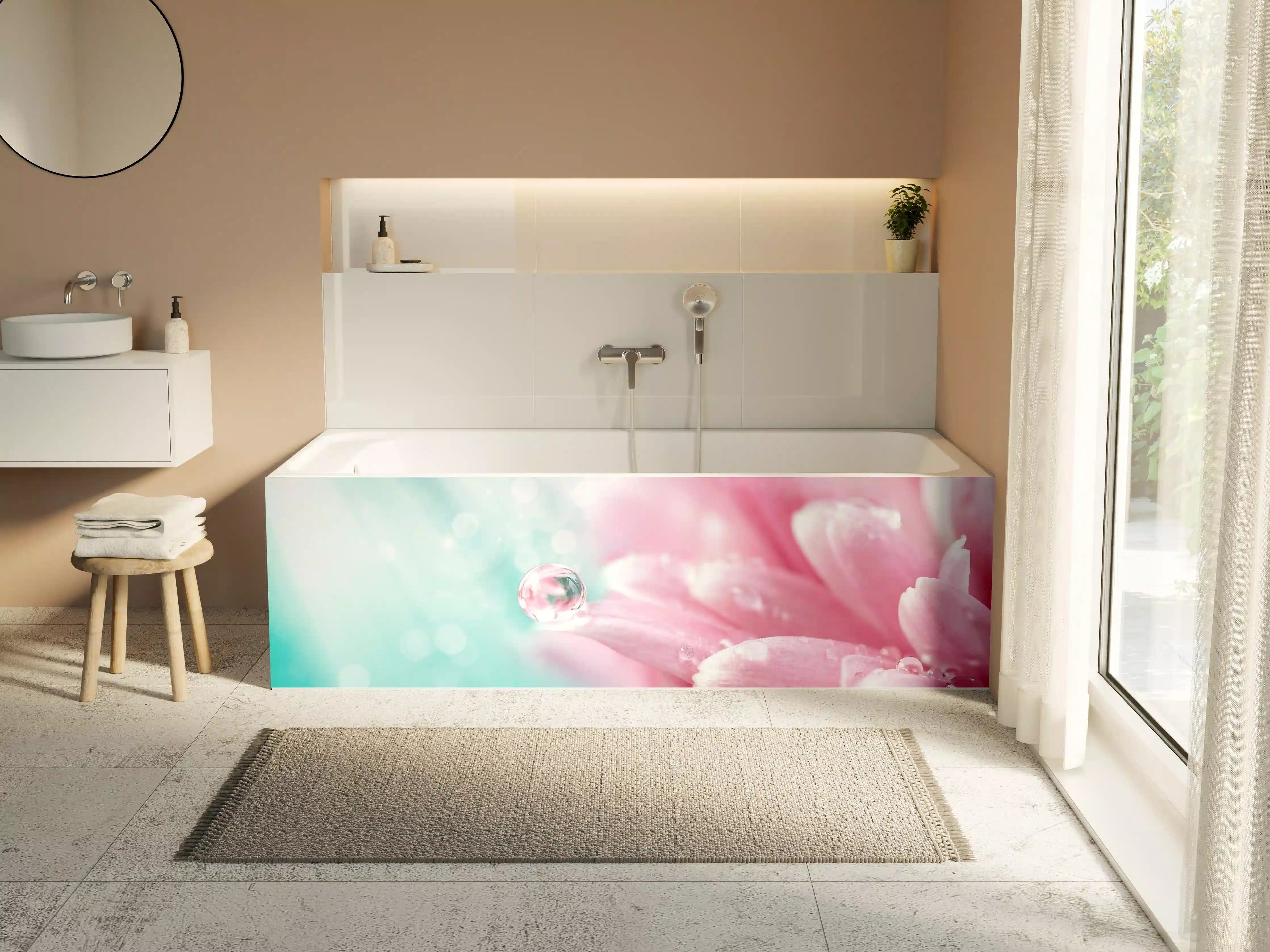 Badewannen-Rückwand - Klarer Wassertropfen auf Chrysantheme