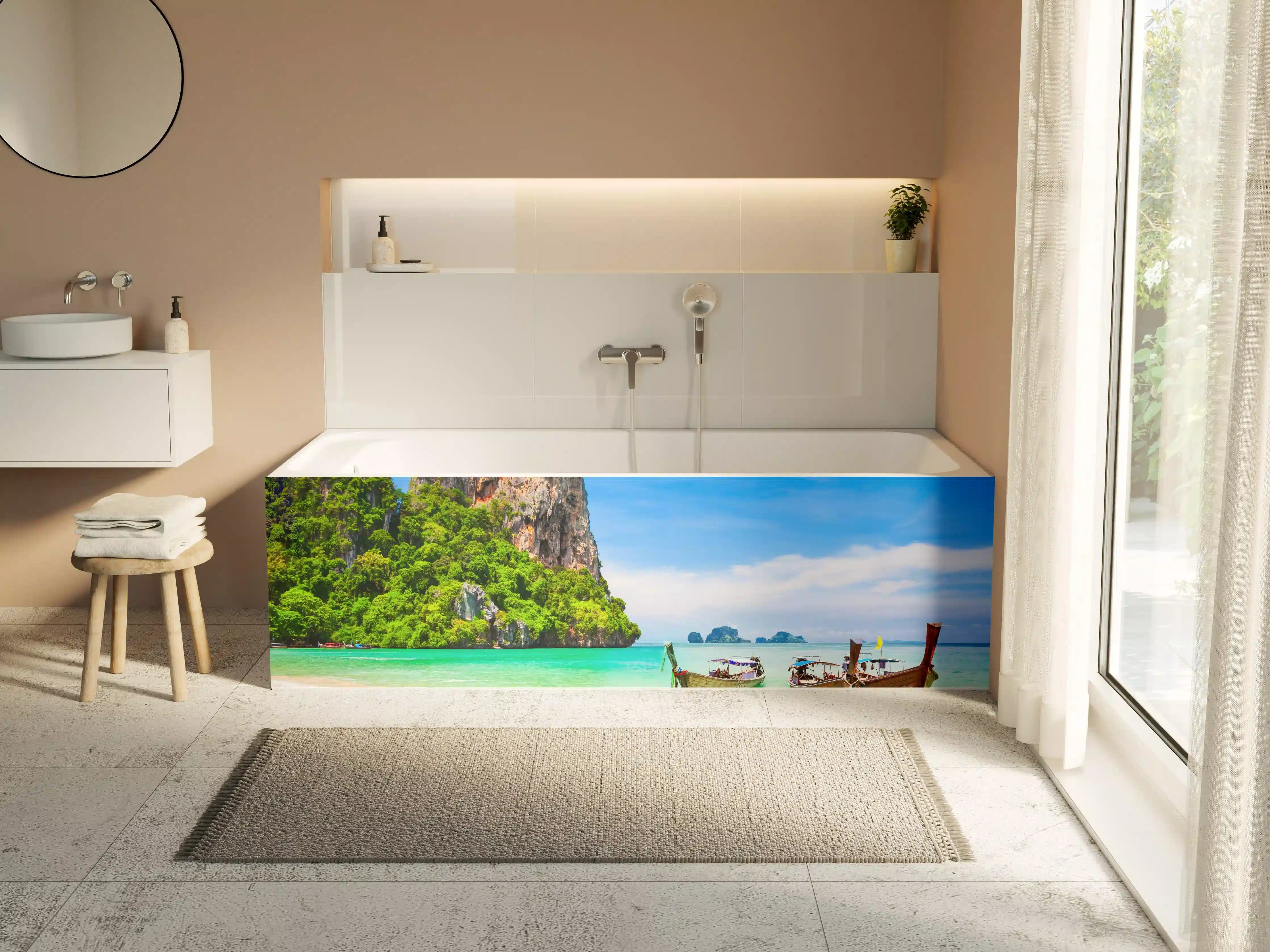 Badewannen-Rückwand - Klarwasserstrand in Thailand