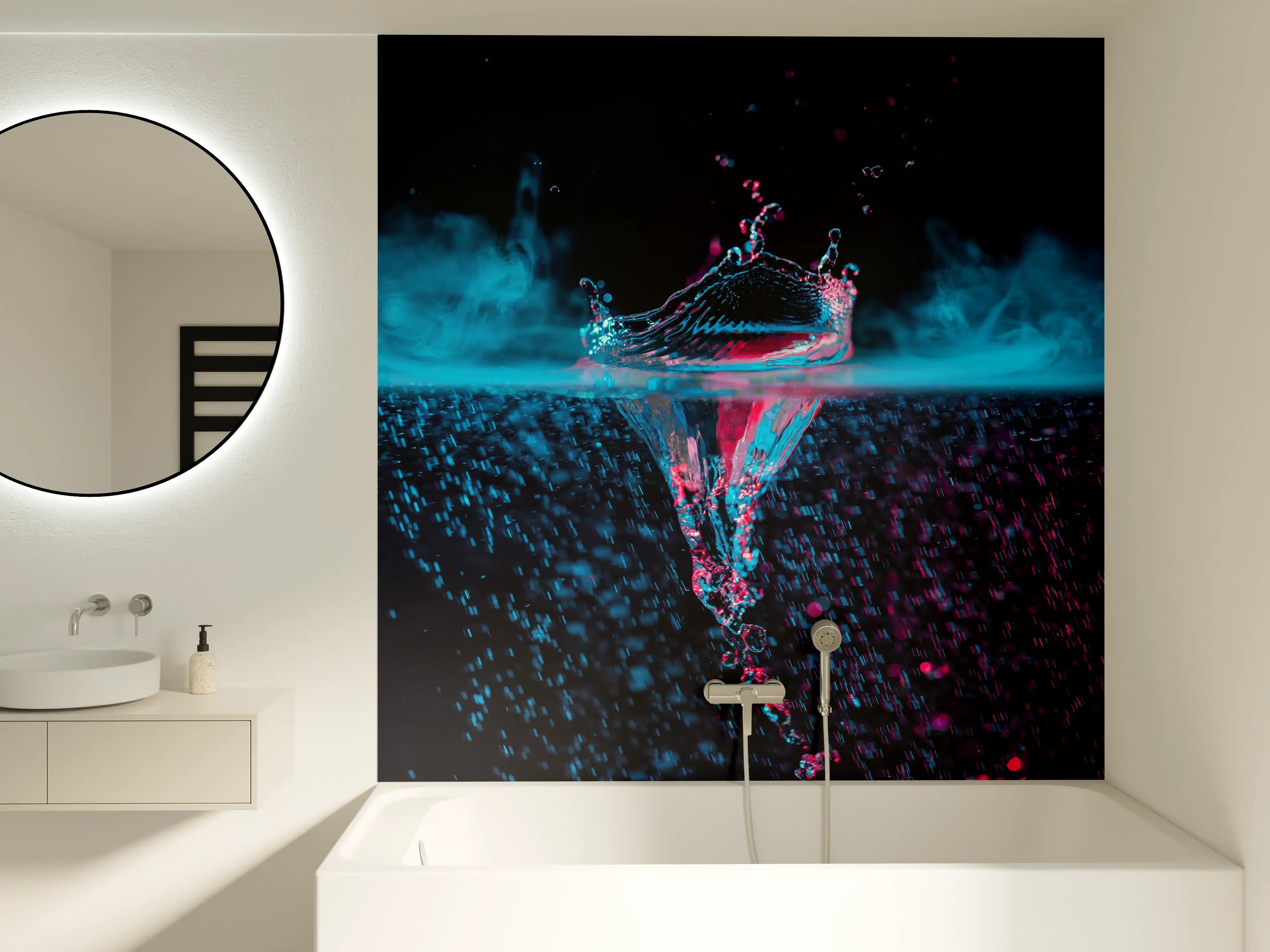 Badewannen-Rückwand - Krone Wasserspritzer mit blauem Rauch über Wasser