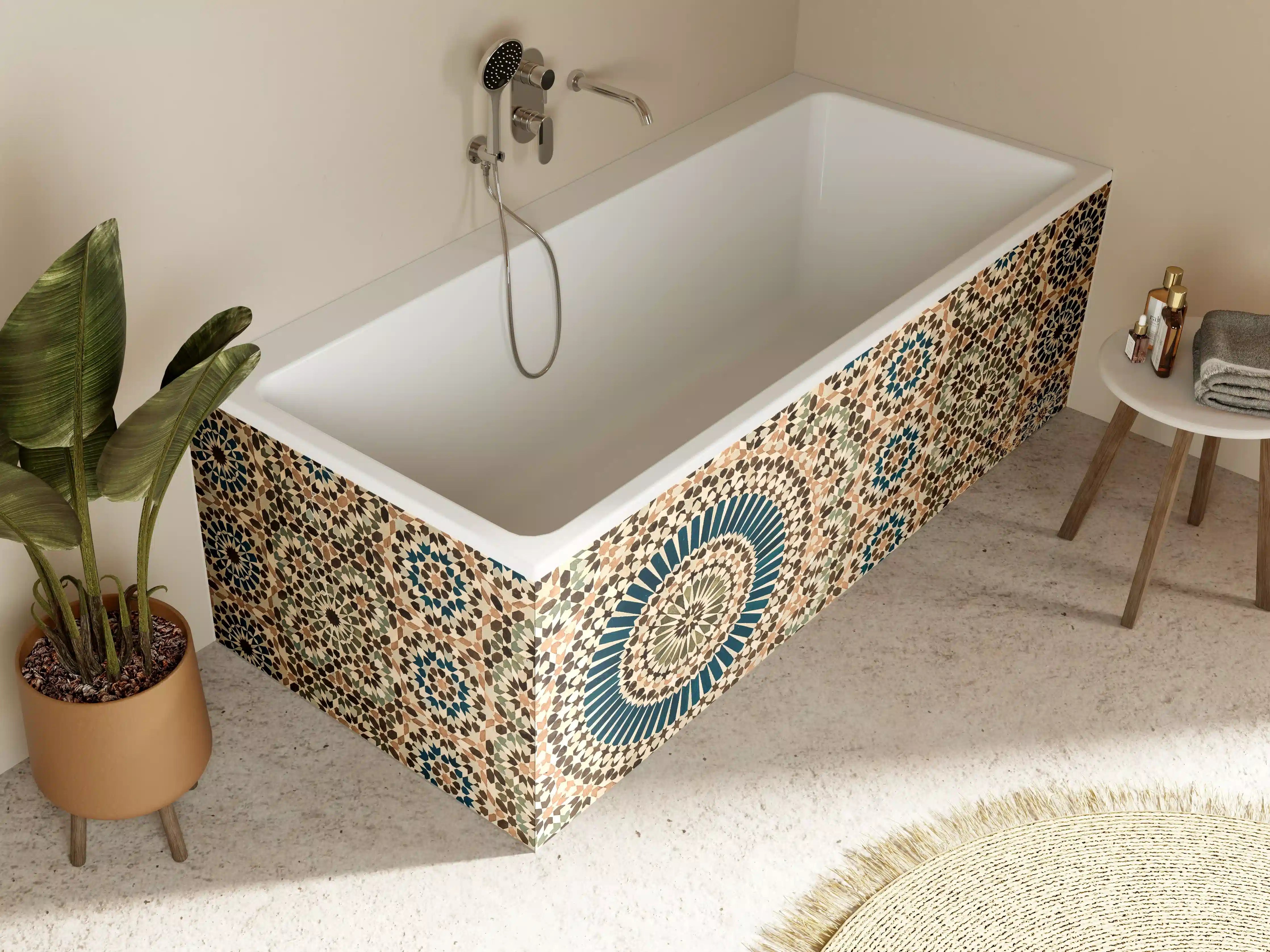Badewannen-Rückwand - Künstlerische Mosaikgestaltung mit türkischen Mustern