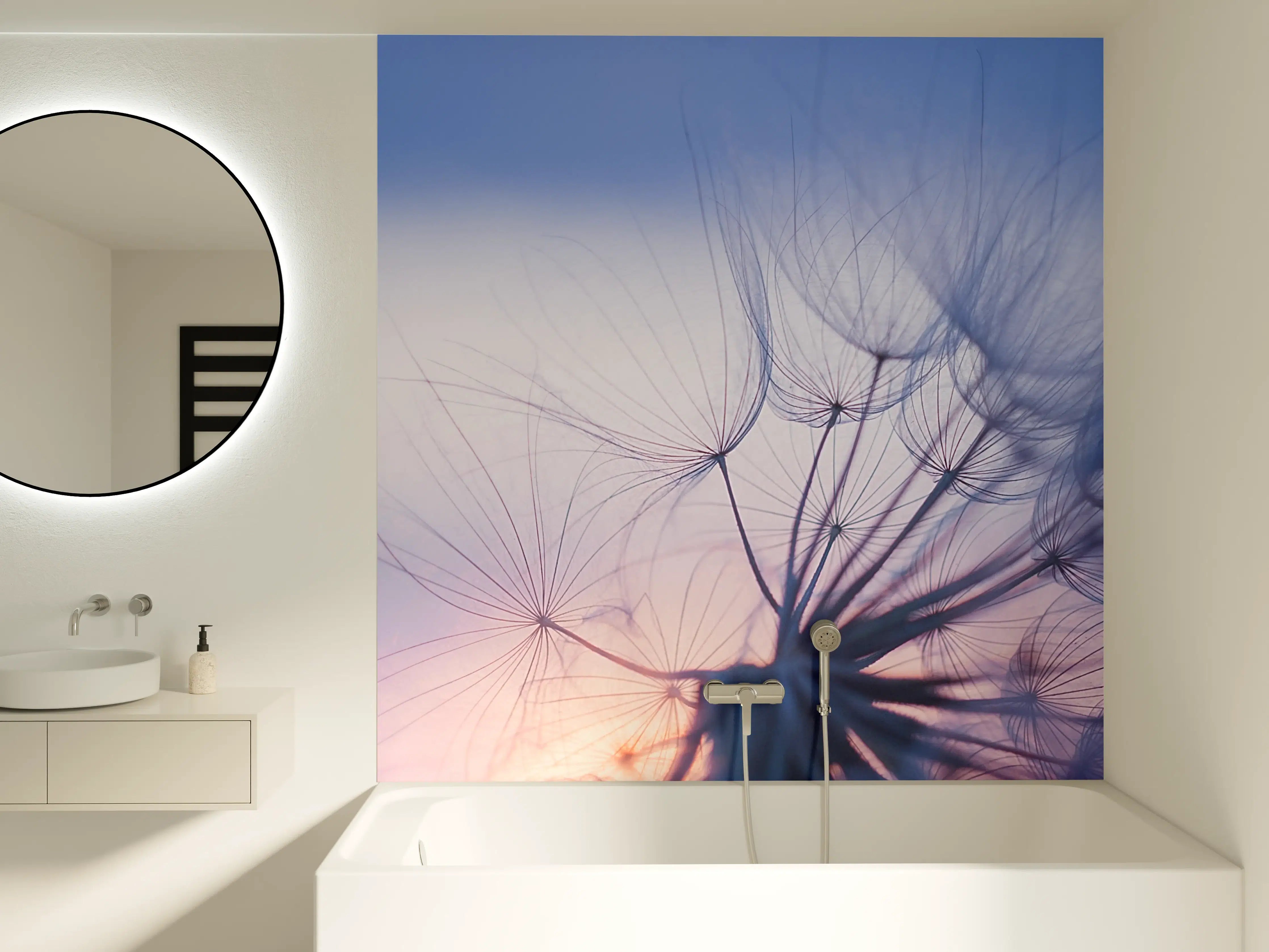 Badewannen-Rückwand - Leichte Pusteblume vor Pastellhimmel