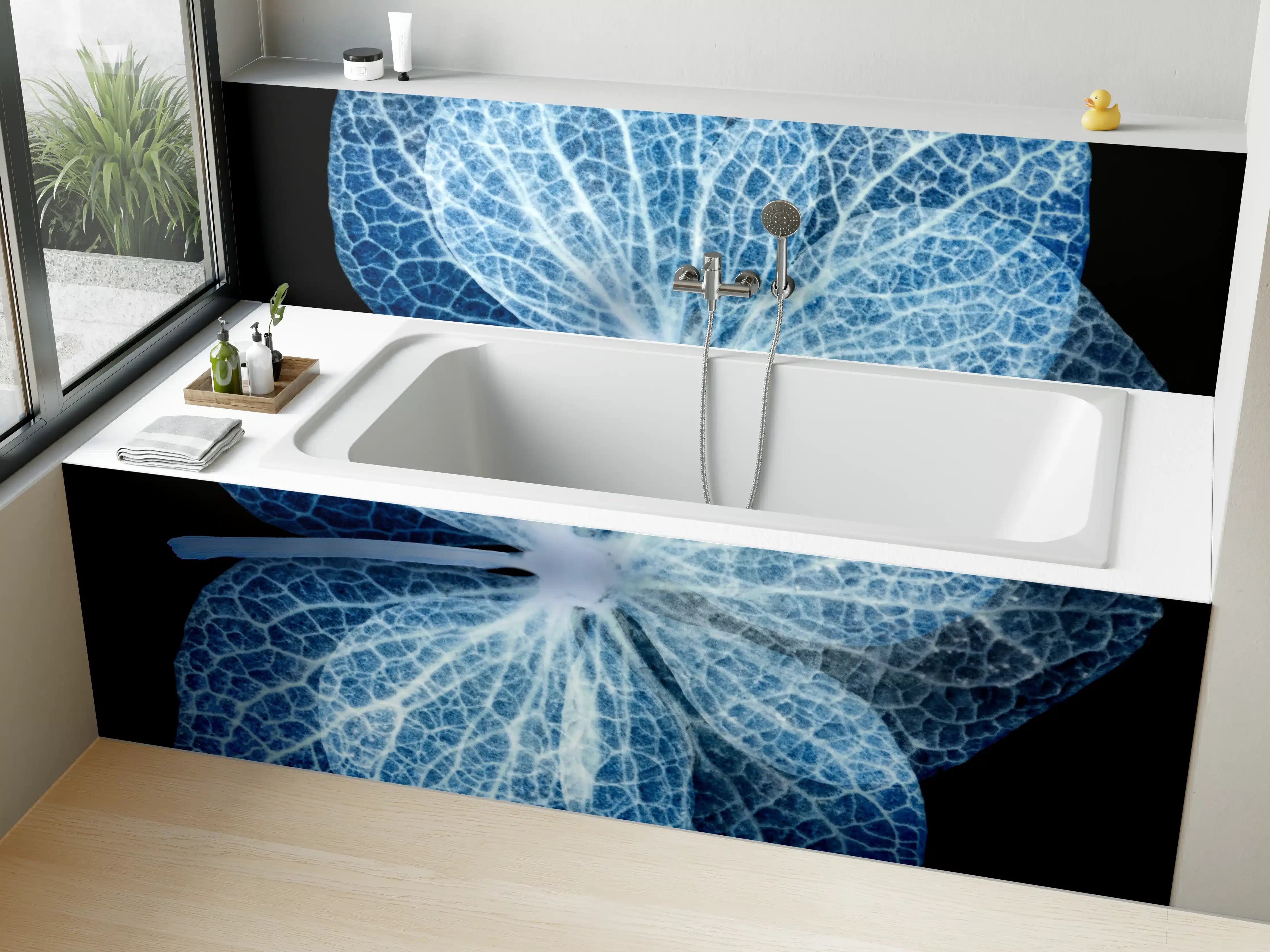 Badewannen-Rückwand - Leuchtende blaue Hortensienblüte