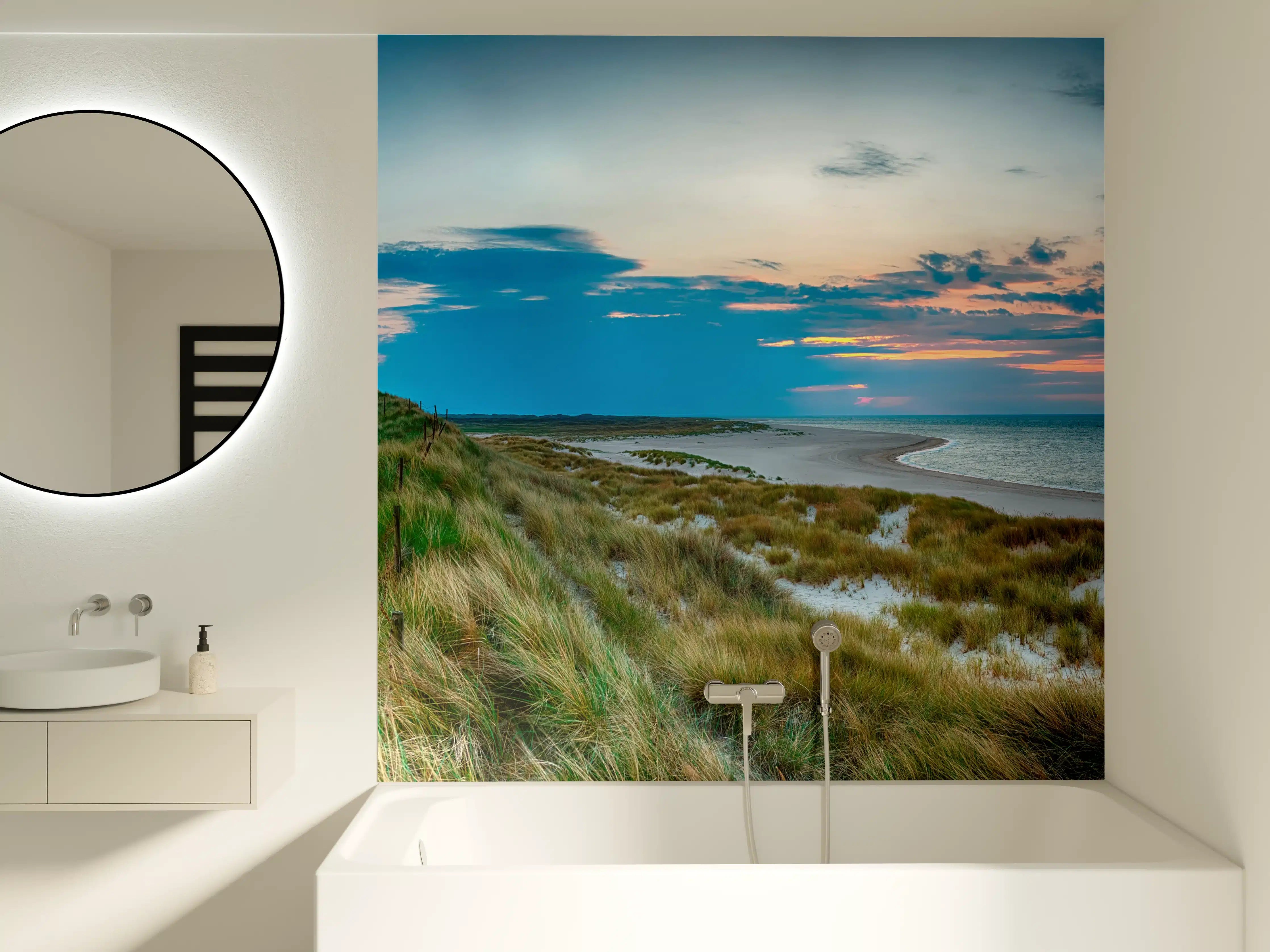 Badewannen-Rückwand - Leuchtturm am Strand bei Sonnenuntergang