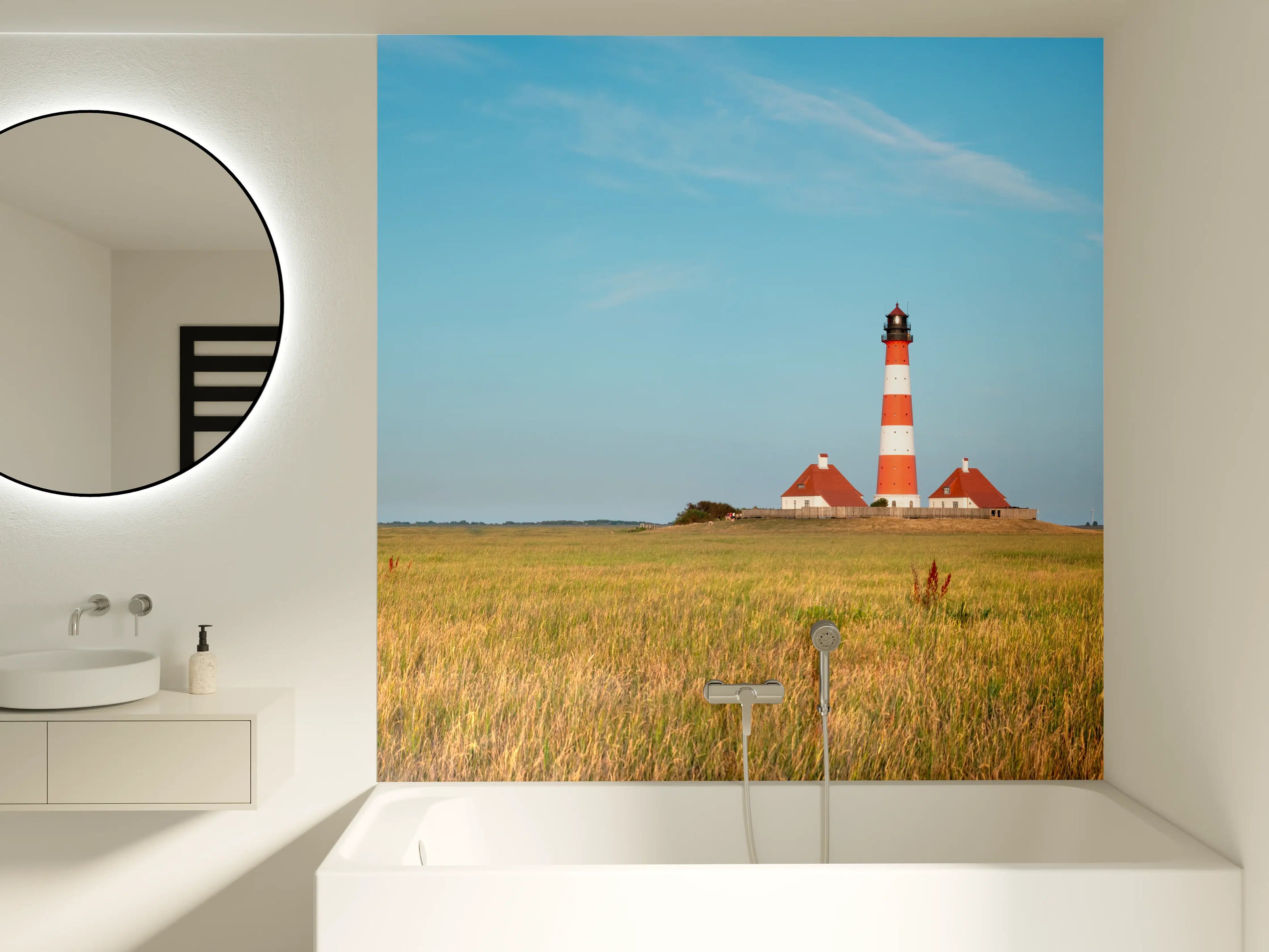 Badewannen-Rückwand - Leuchtturm im weiten Feld