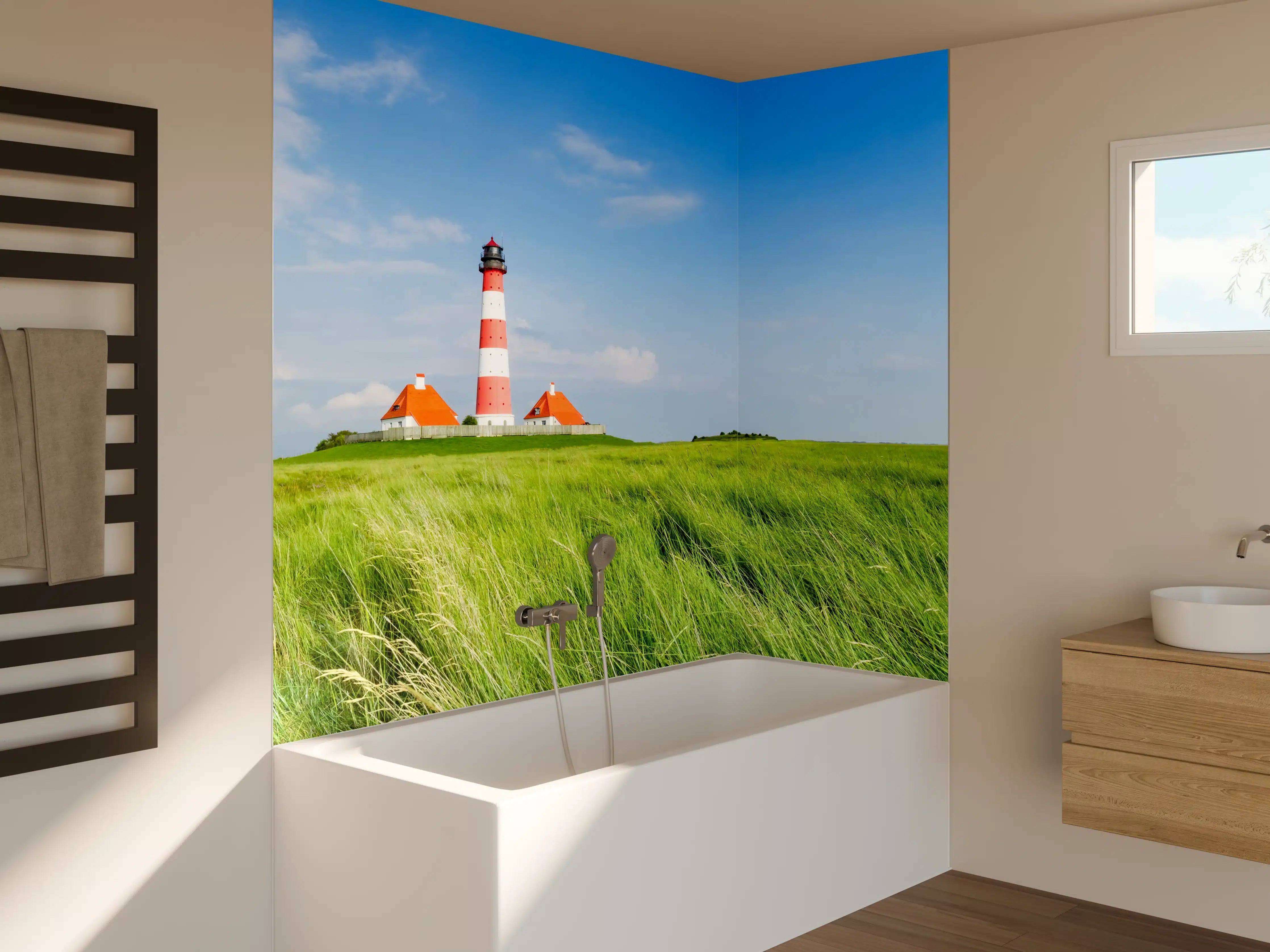 Badewannen-Rückwand - Leuchtturm in der grünen Landschaft