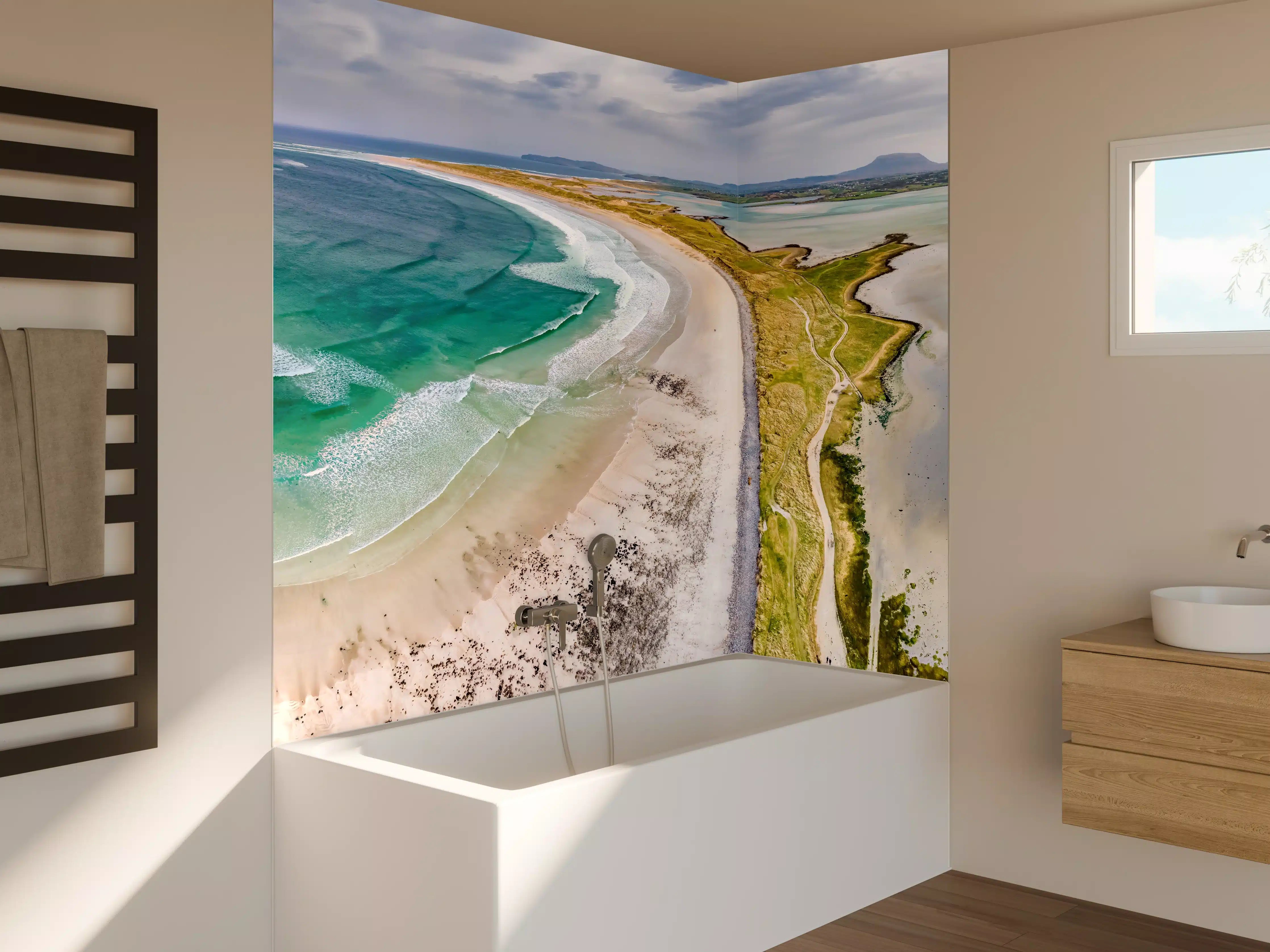 Badewannen-Rückwand - Luftaufnahme der Küste von Magheraroarty-Irland