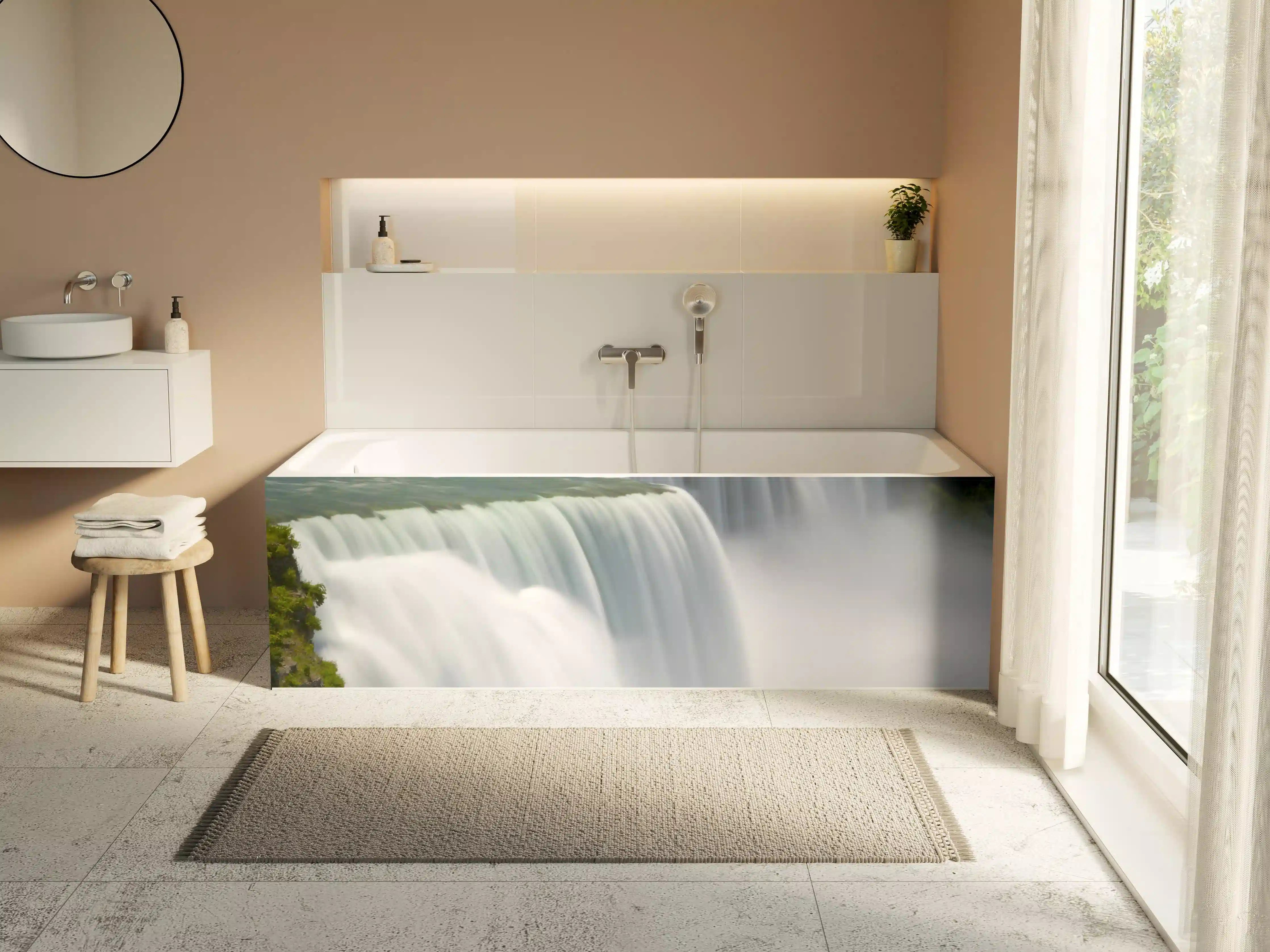 Badewannen-Rückwand - Majestätischer Wasserfall in Wasser und Grün