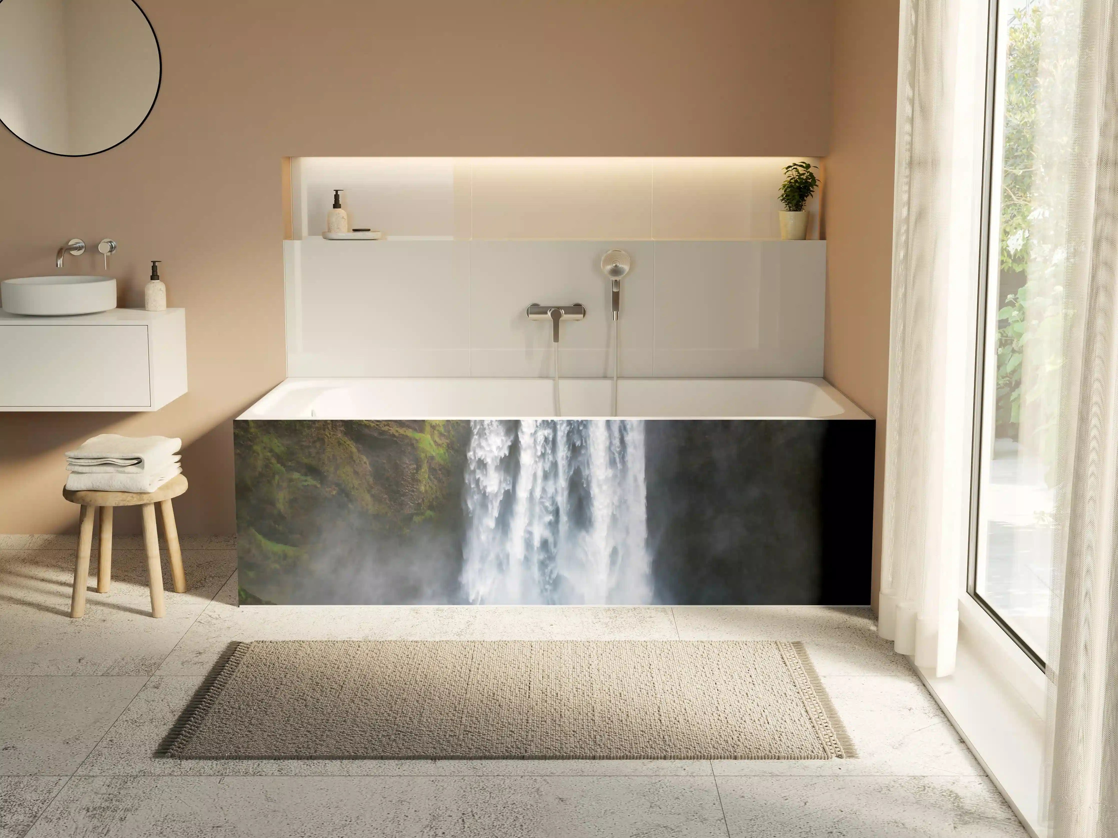Badewannen-Rückwand - Majestatischer Wasserfall mit Nebelschwaden