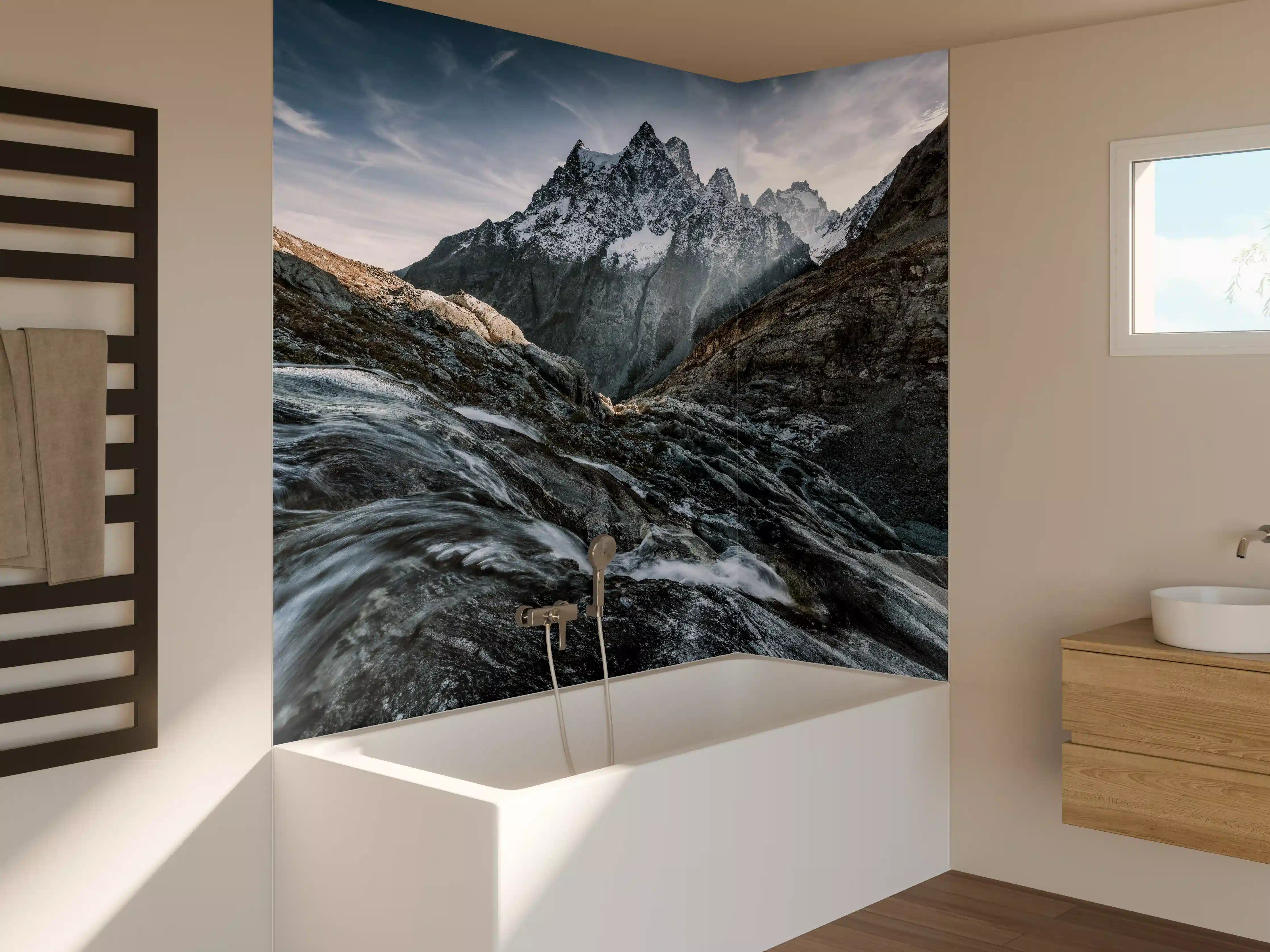 Badewannen-Rückwand - Monochrome Berglandschaft