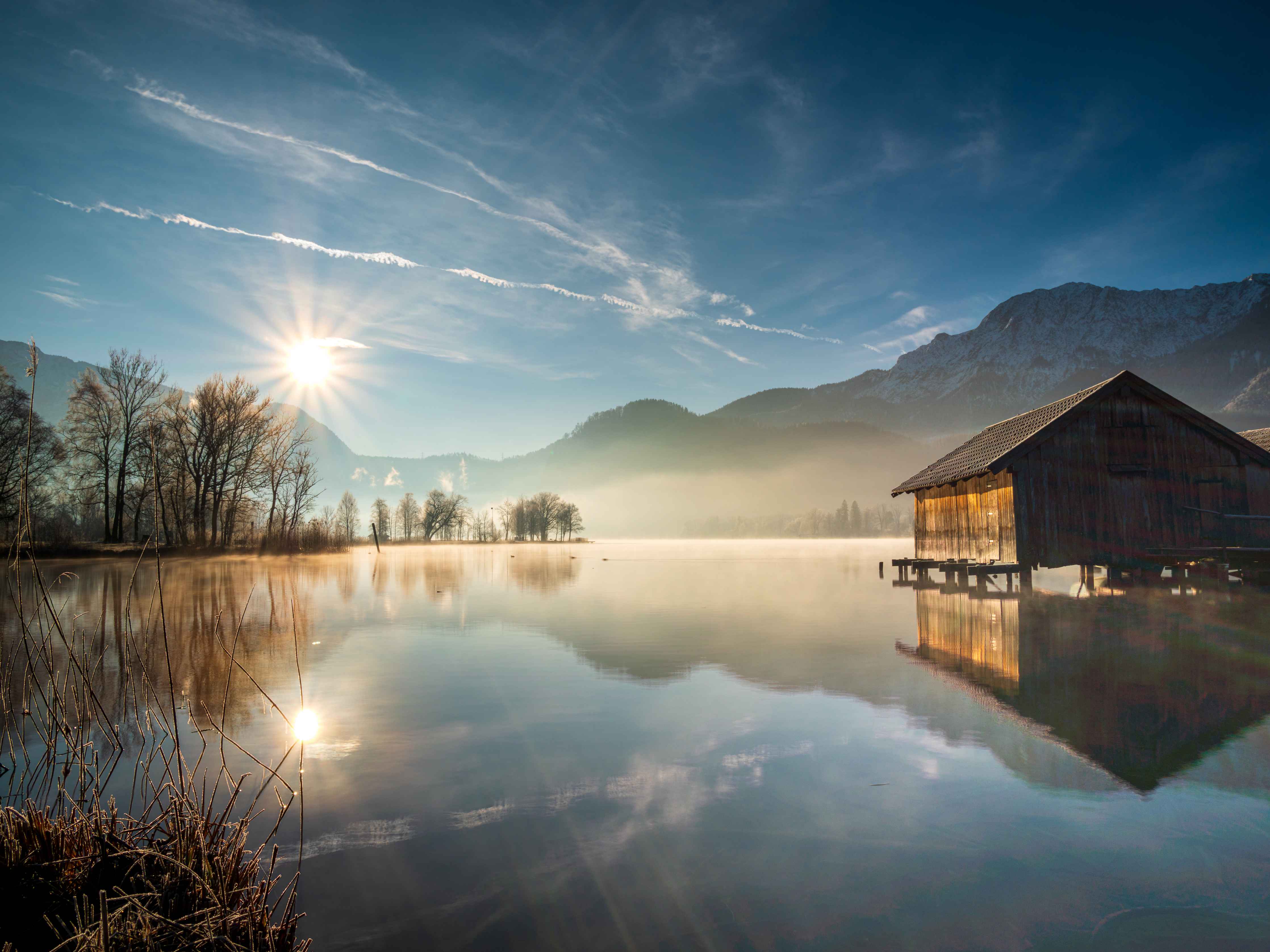 Badewannen-Rückwand-Morgensonnenblick über Bayerischen Kochelsee