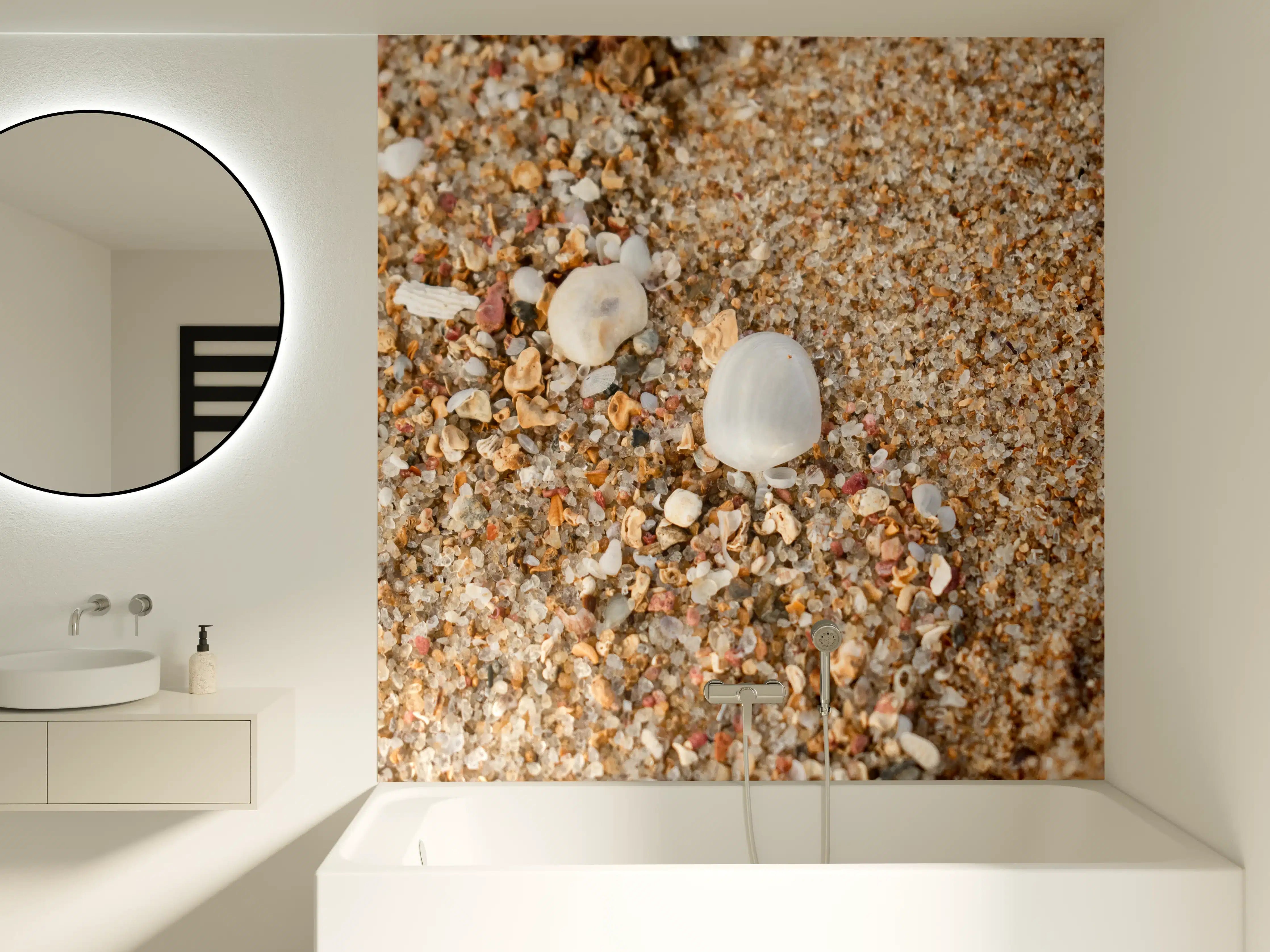 Badewannen-Rückwand - Muscheln im Strandsand. Shell