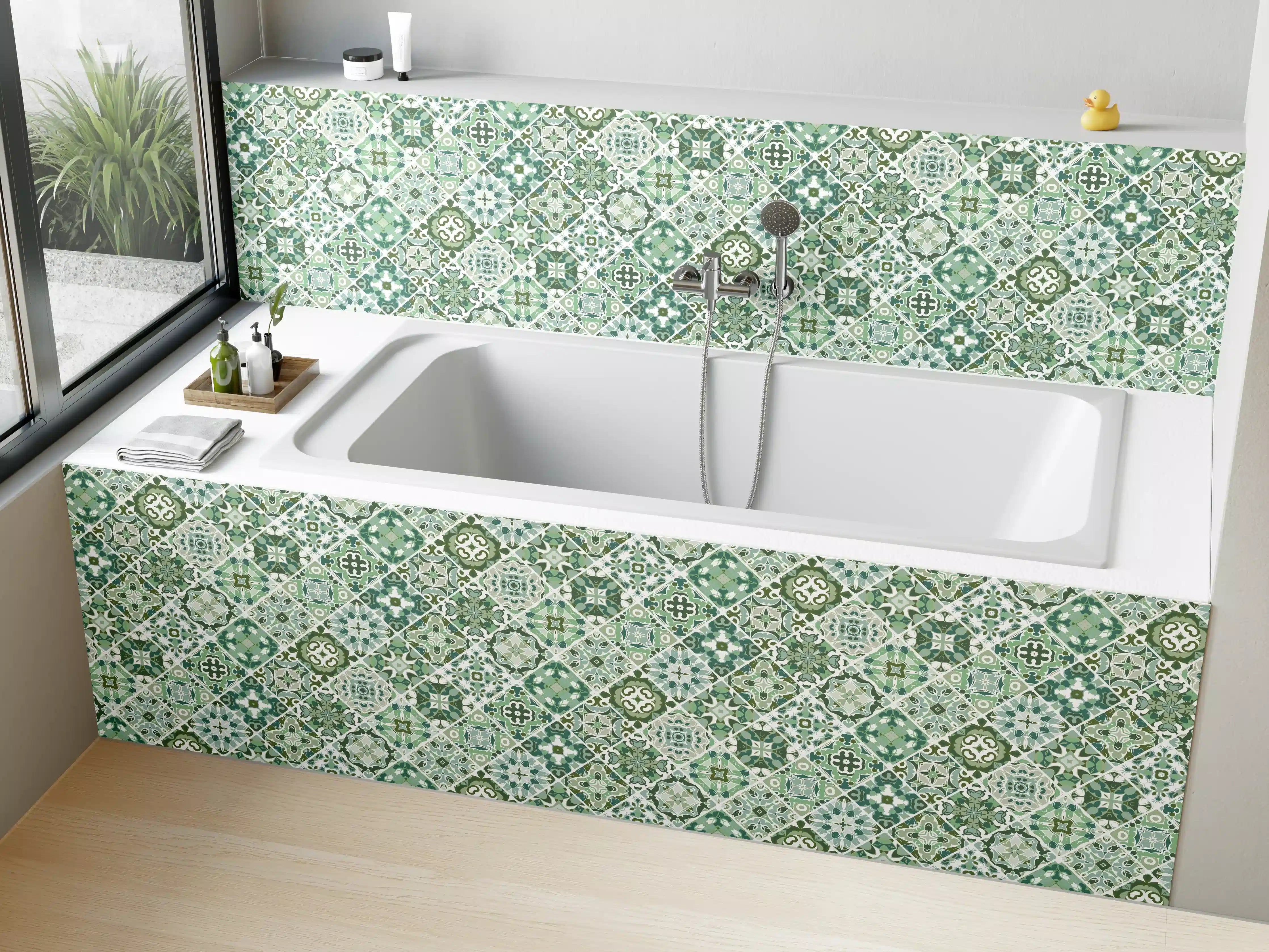 Badewannen-Rückwand - Musterhaftes Fliesenmosaik in Türkis und Beige