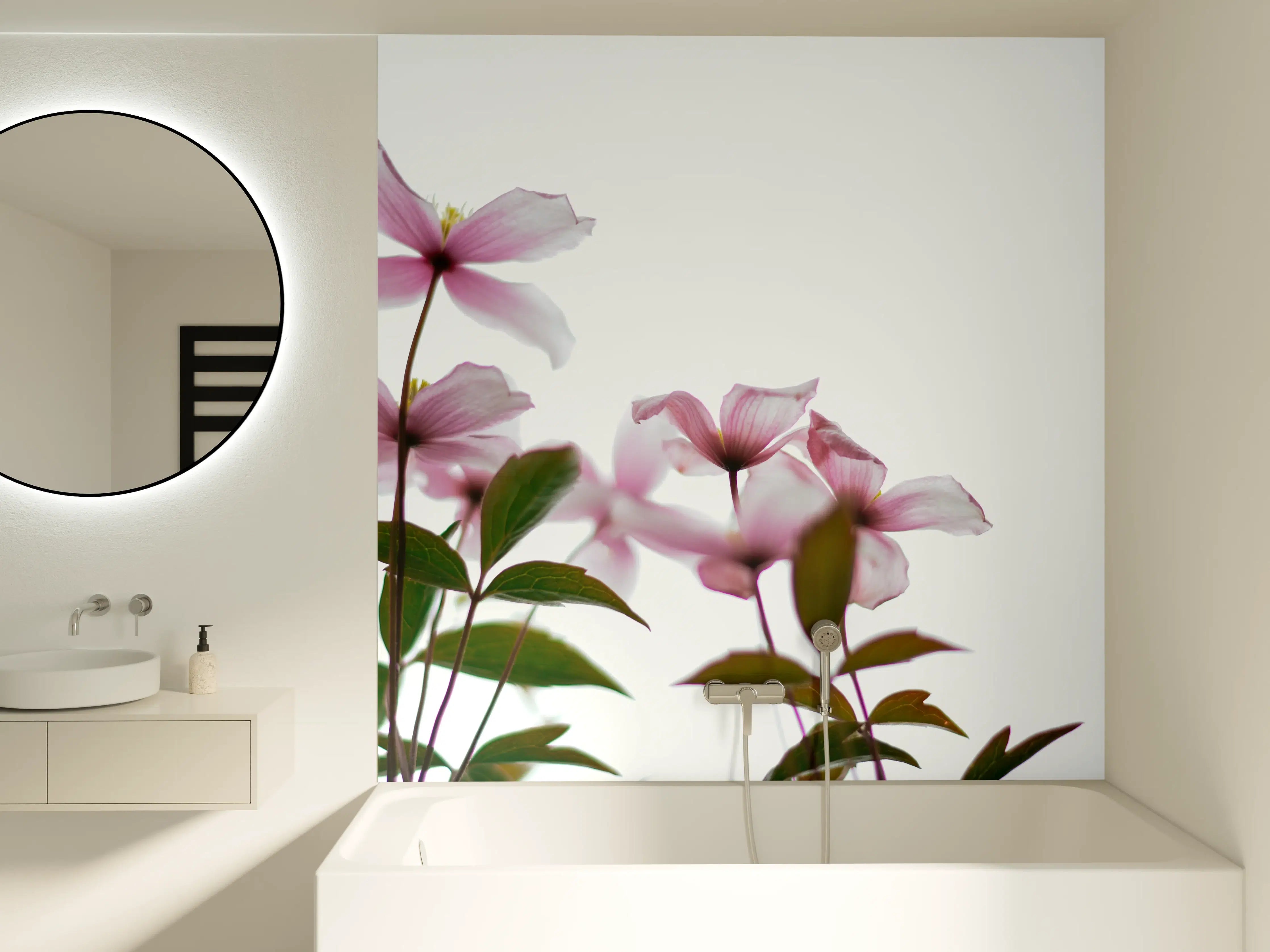 Badewannen-Rückwand - Nahaufnahme - Clematis Blüten