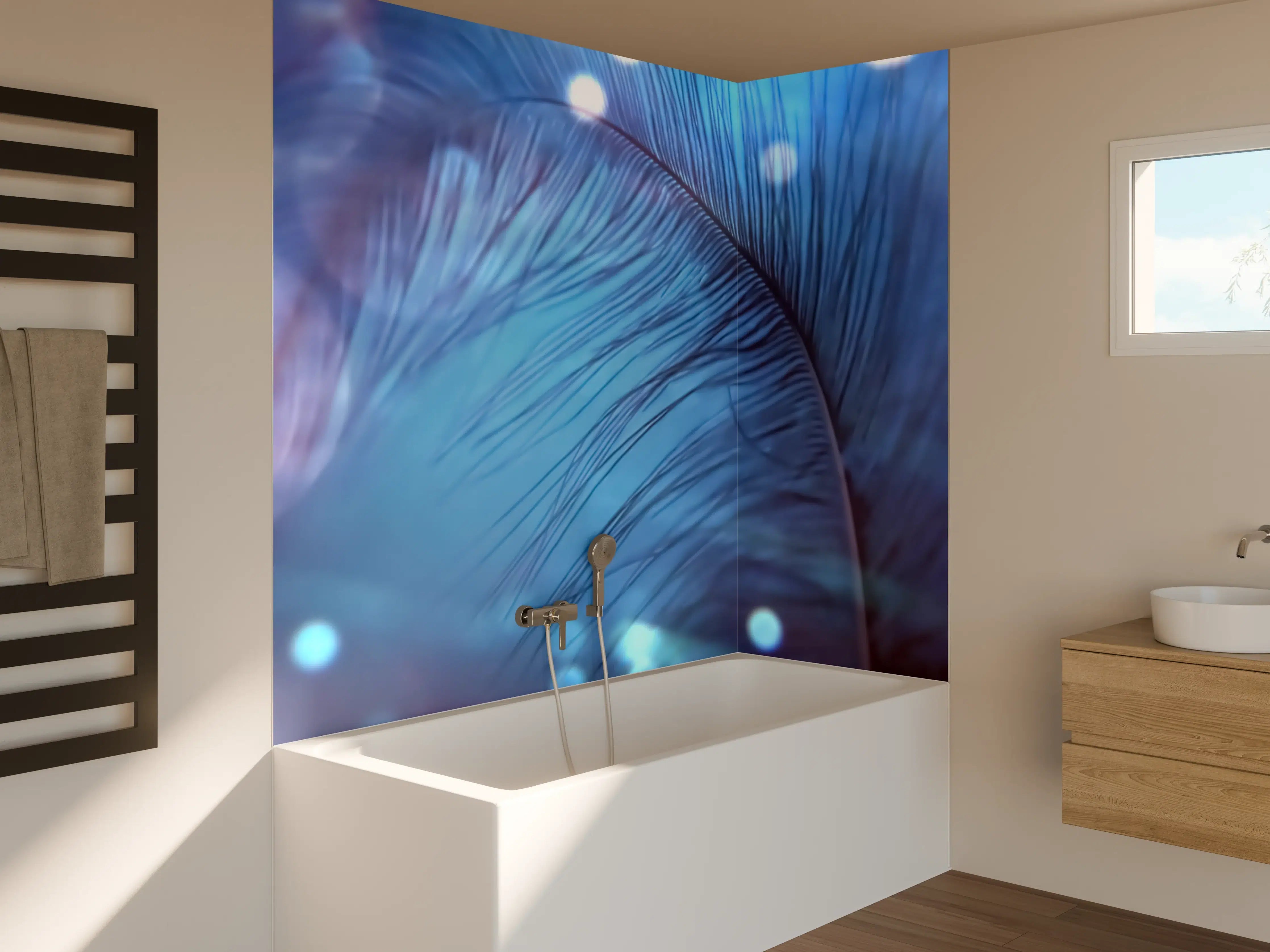 Badewannen-Rückwand - Nahaufnahme einer blauen Feder