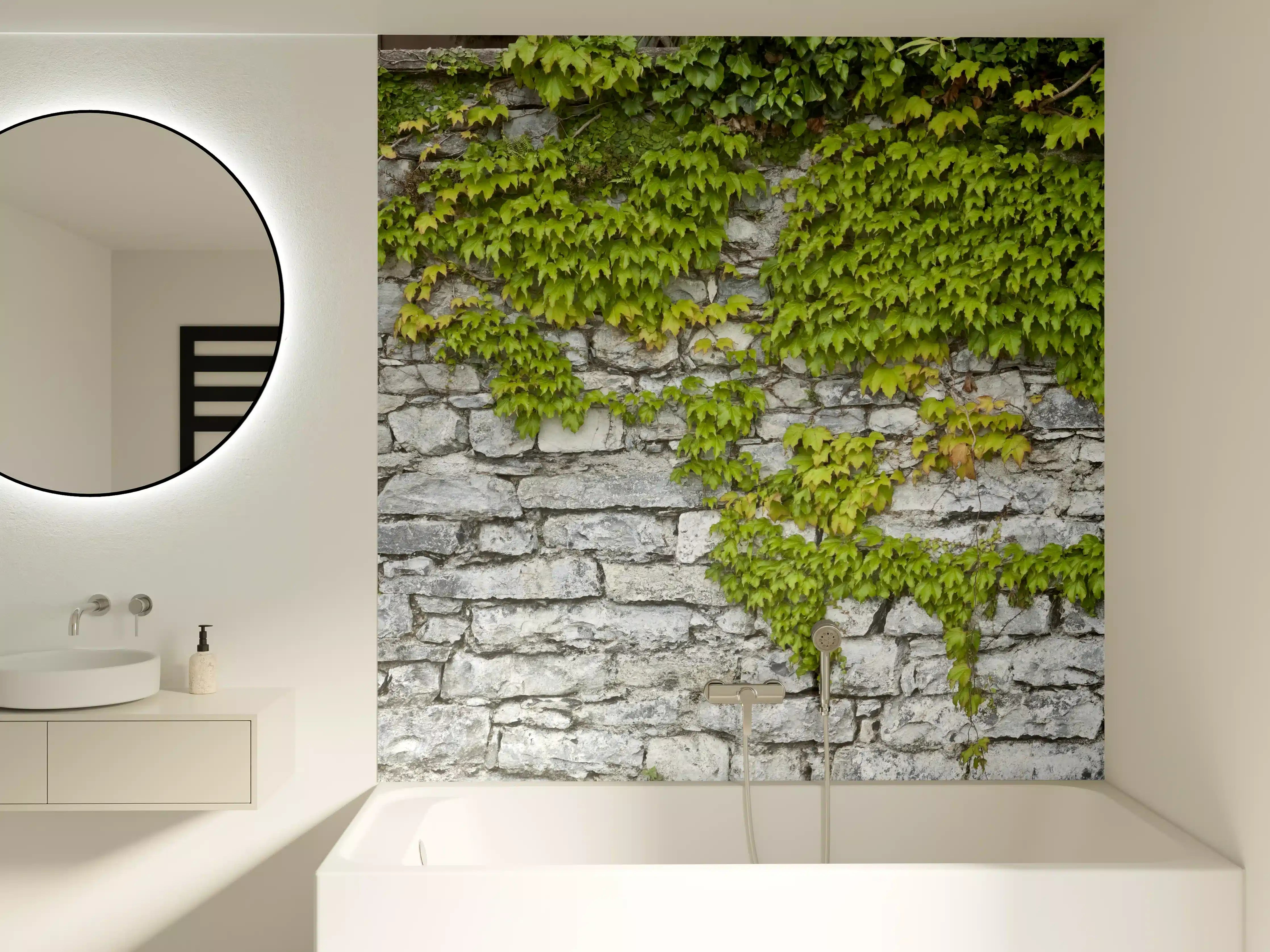 Badewannen-Rückwand - Natursteinmauer mit Weinlaub