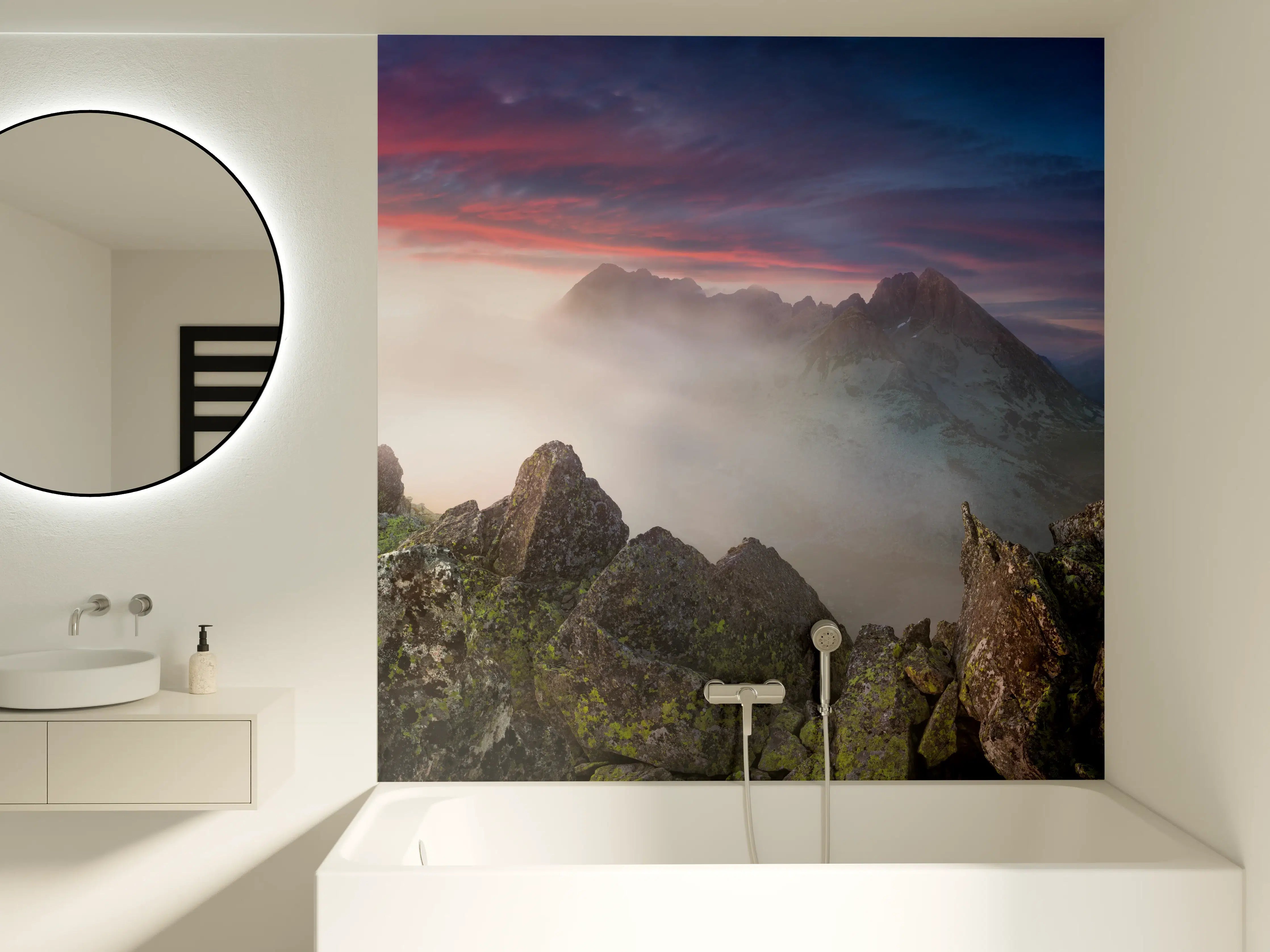 Badewannen-Rückwand - Nebeliger Blick auf Fairytale Berge, Slowakei