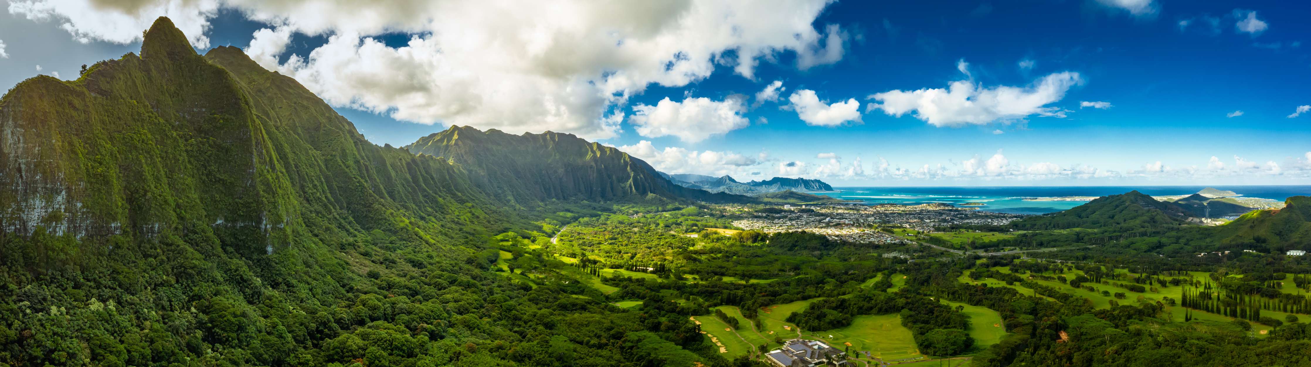 Badewannen-Rückwand-Pali Lookout Klippen in Hawaii