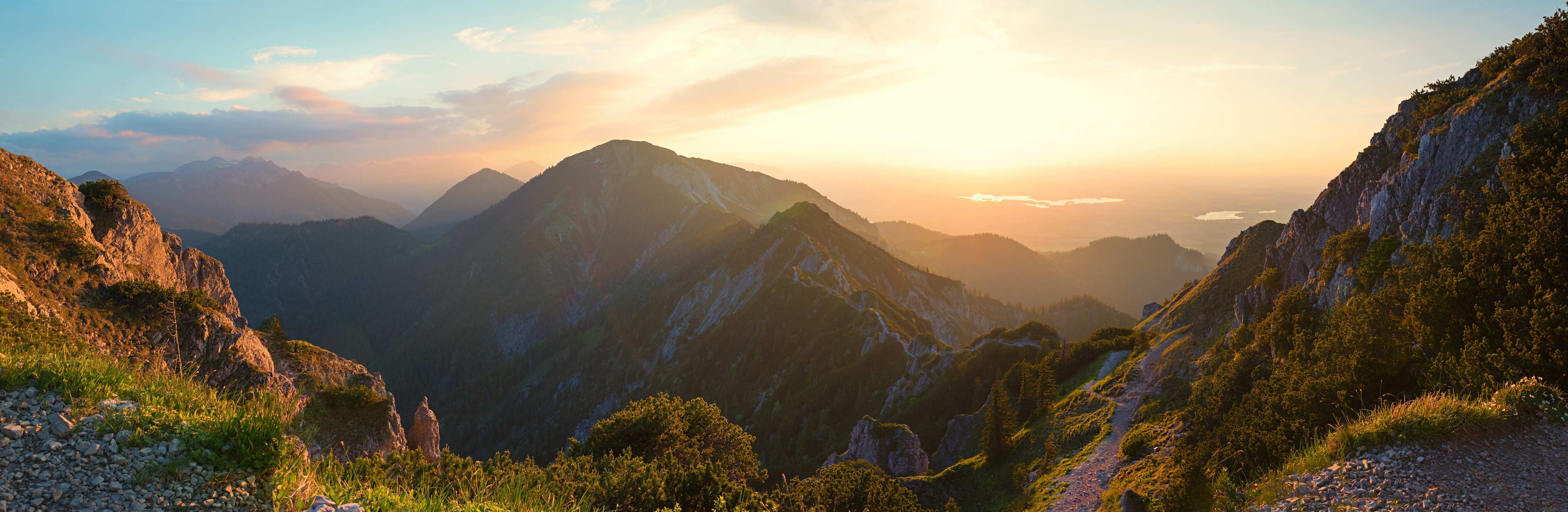 Badewannen-Rückwand-Panorama der bayrischen Alpen bei Abendsonne