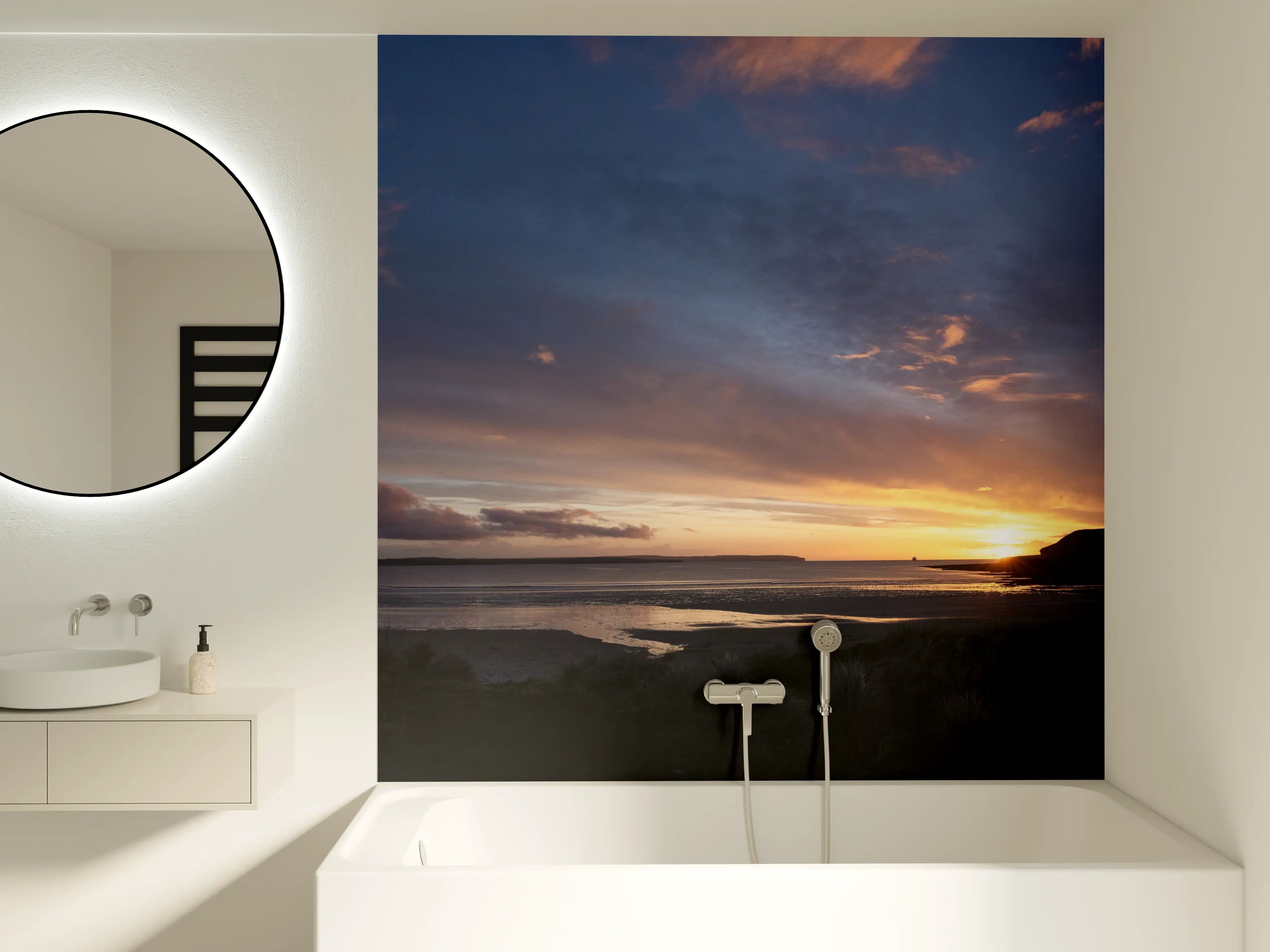 Badewannen-Rückwand - Panoramischer Sonnenuntergang über ruhigem Wasser