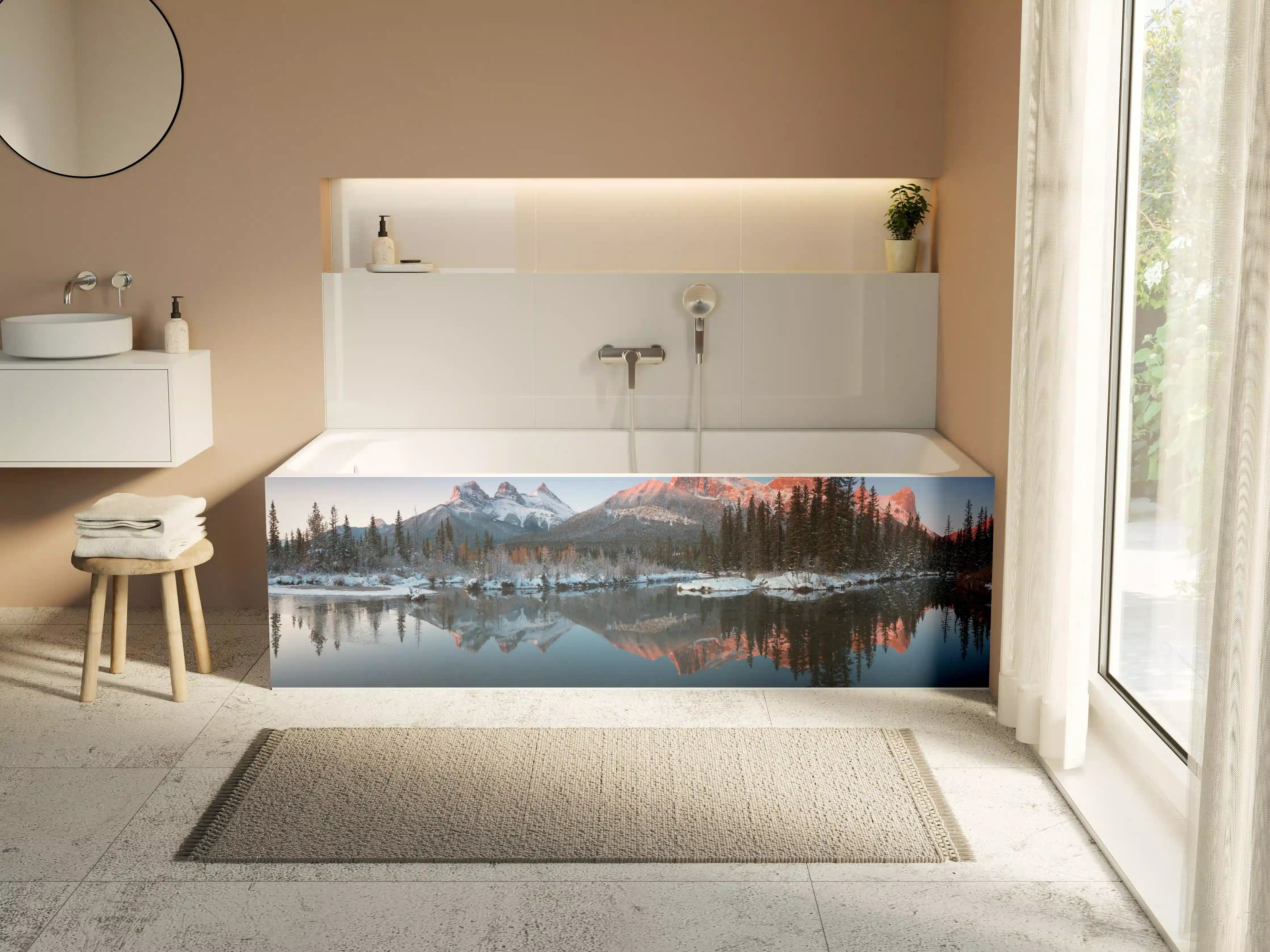 Badewannen-Rückwand - Perfektes Spiegelbild der Drei-Schwestern-Gipfel