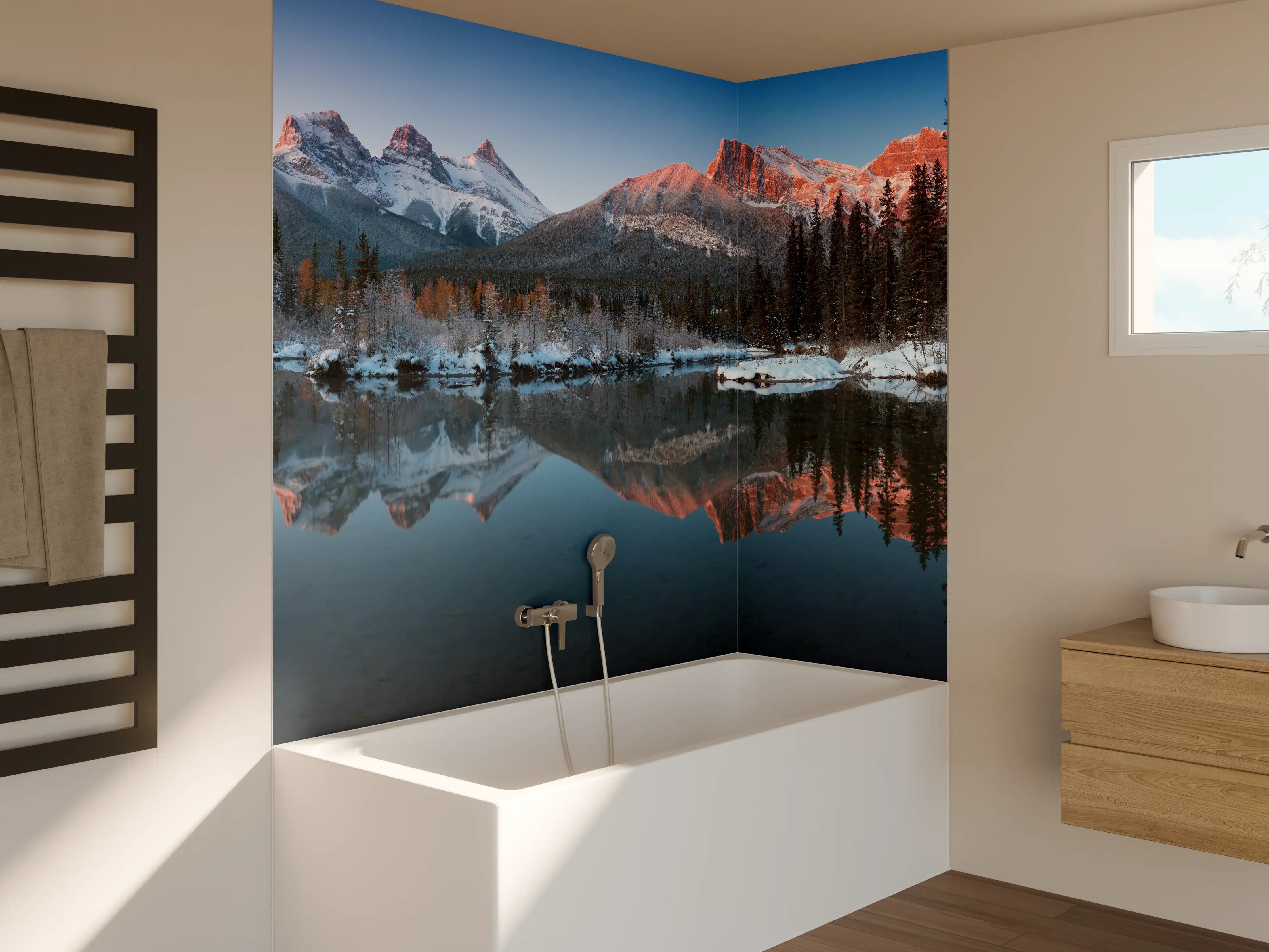 Badewannen-Rückwand - Perfektes Spiegelbild der Drei-Schwestern-Gipfel
