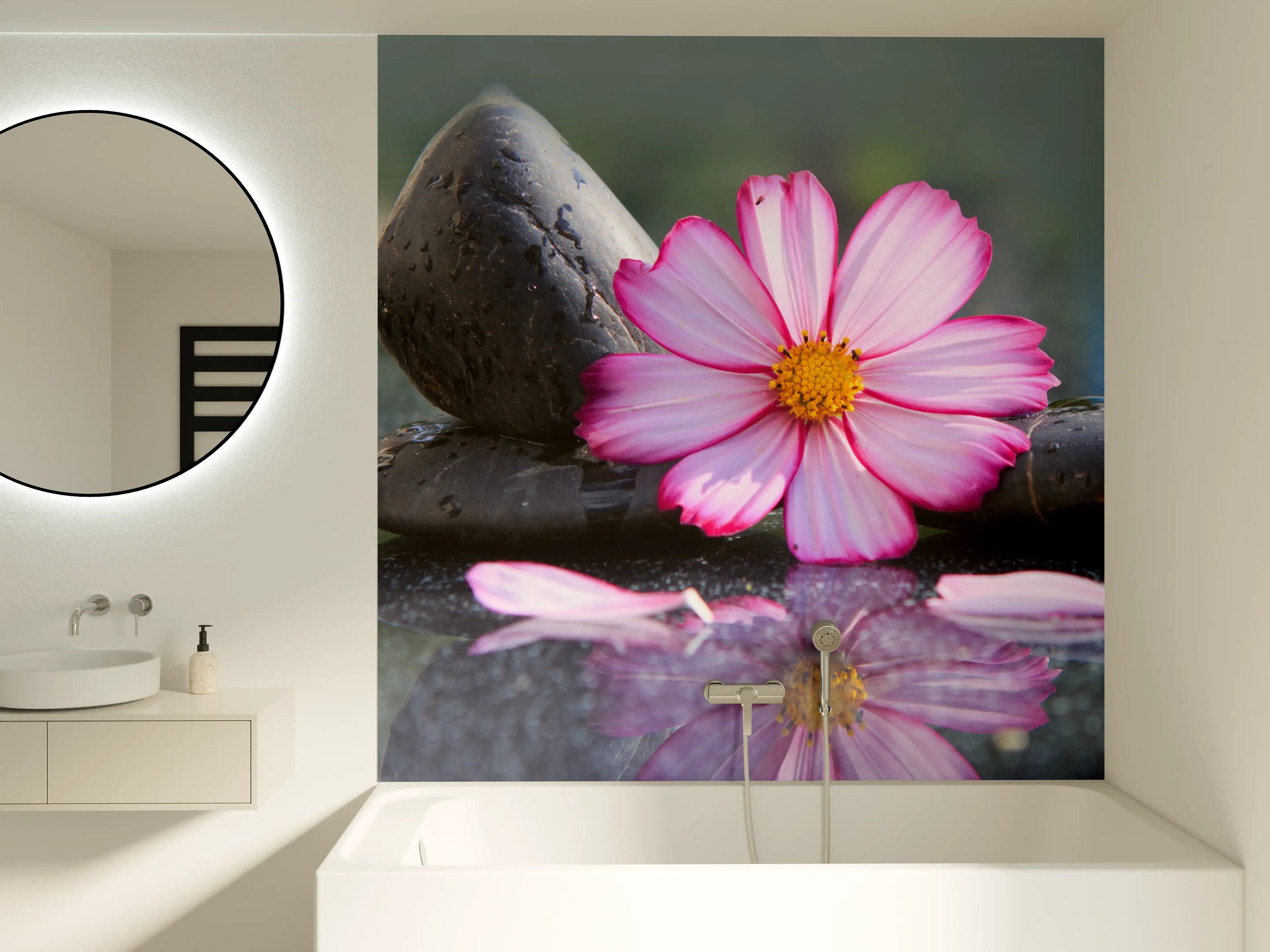 Badewannen-Rückwand - Rosen am Wasser mit glatten Steinen