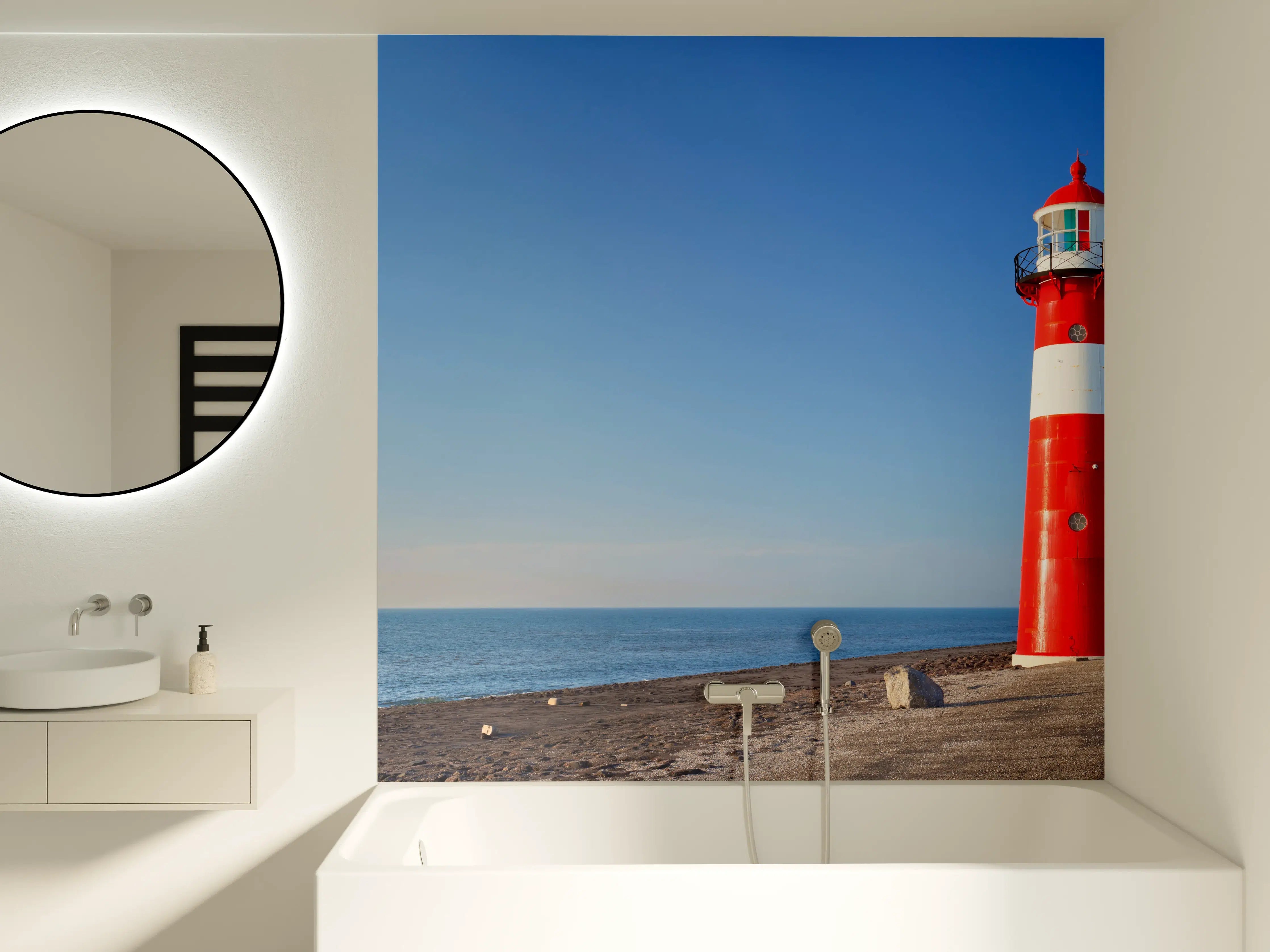 Badewannen-Rückwand - Roter Leuchtturm am Meer