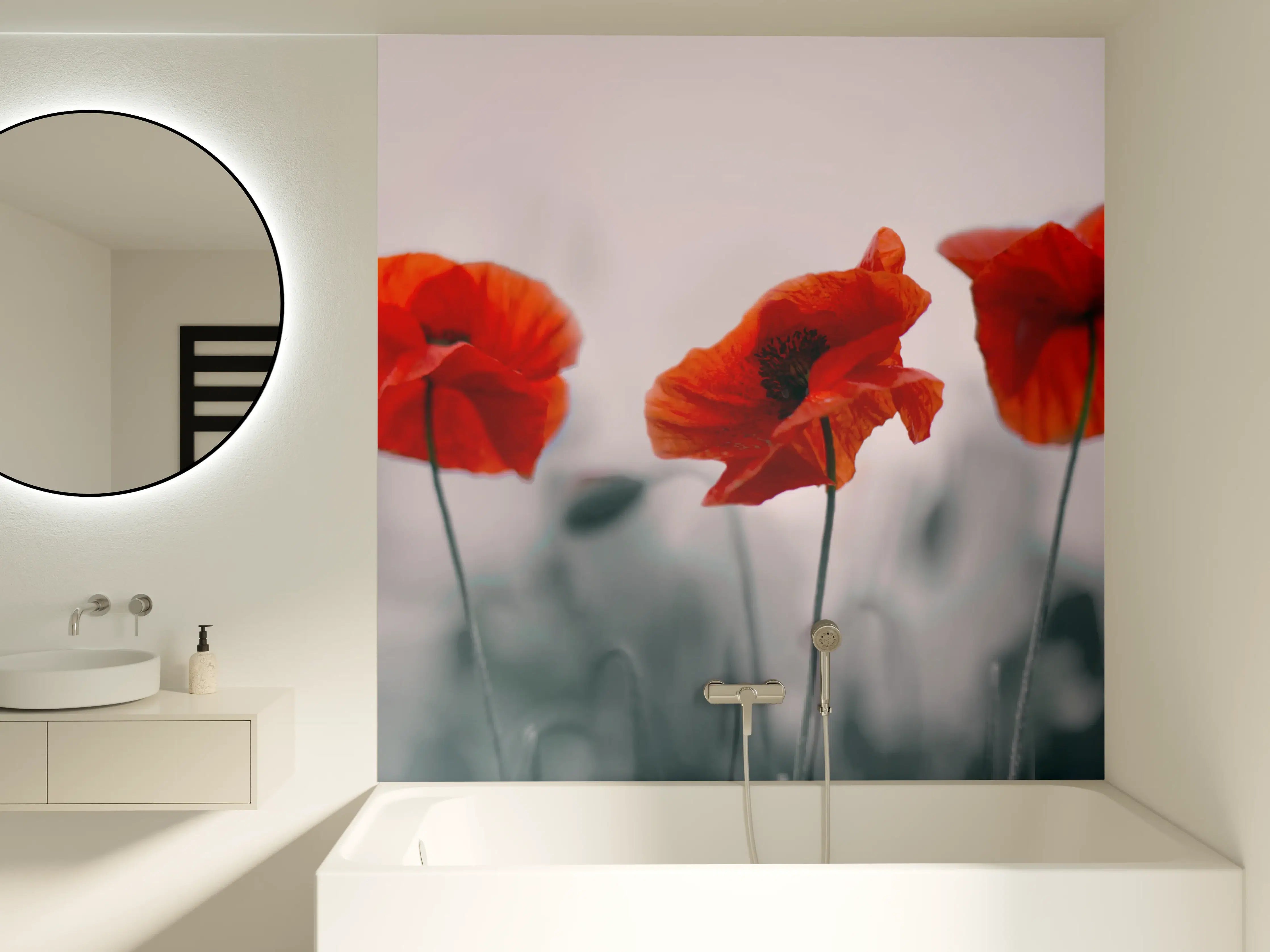 Badewannen-Rückwand - Roter Mohn auf hellem Hintergrund
