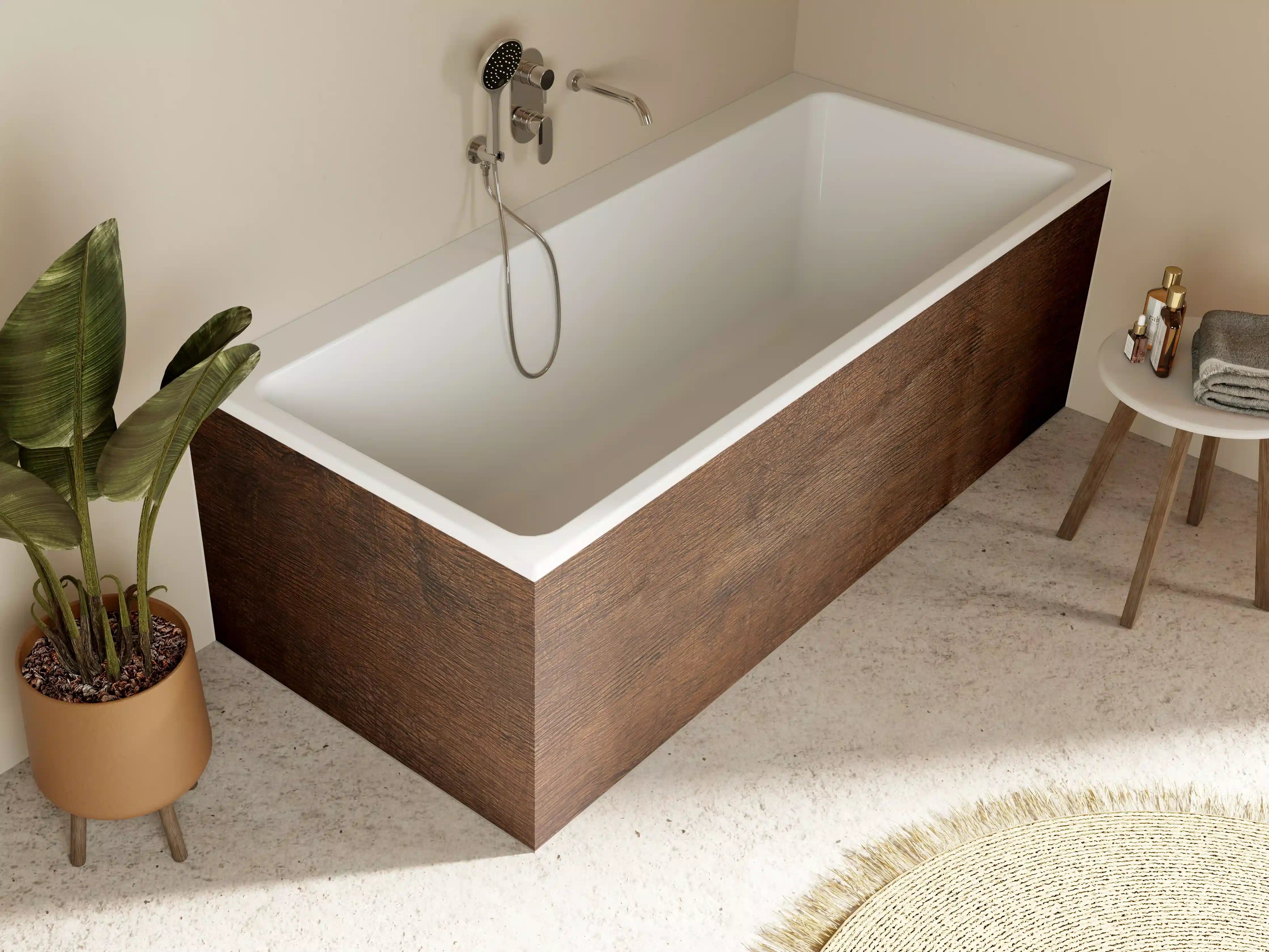 Badewannen-Rückwand - Sanfte Grautöne im warmen Holzdesign