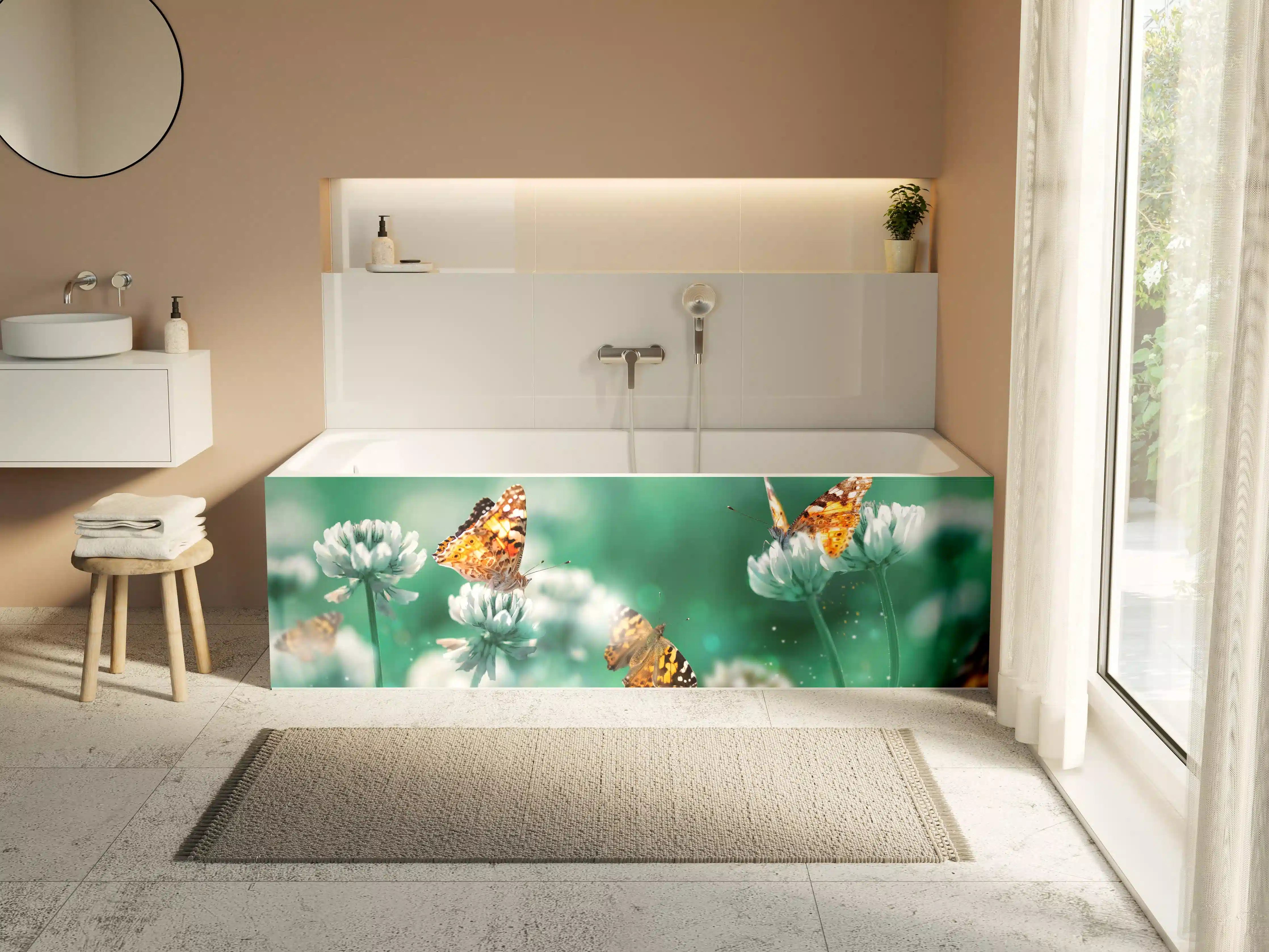 Badewannen-Rückwand - Schmetterling auf Weißkleeblüten
